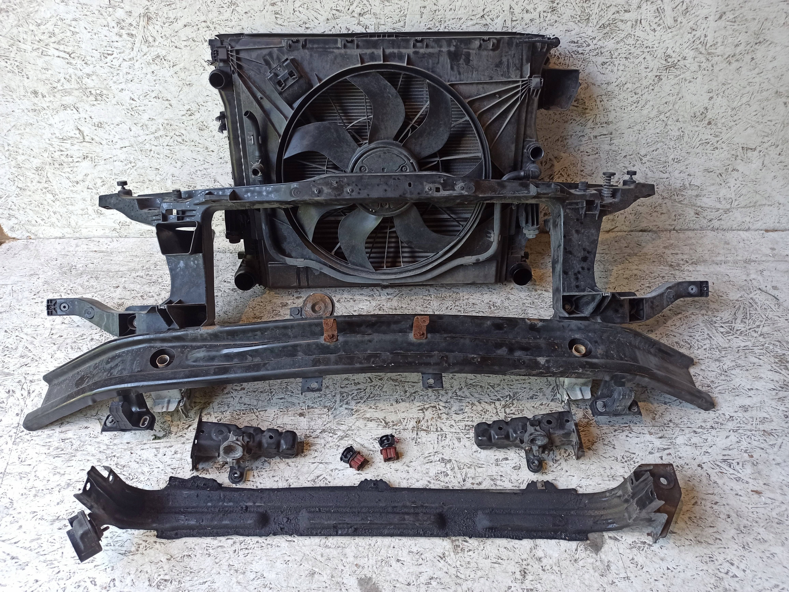 MERCEDES VITO 447 2.2 cdi PAS PRZEDNI CHŁODNICE WZMOCNIENIE BELKA