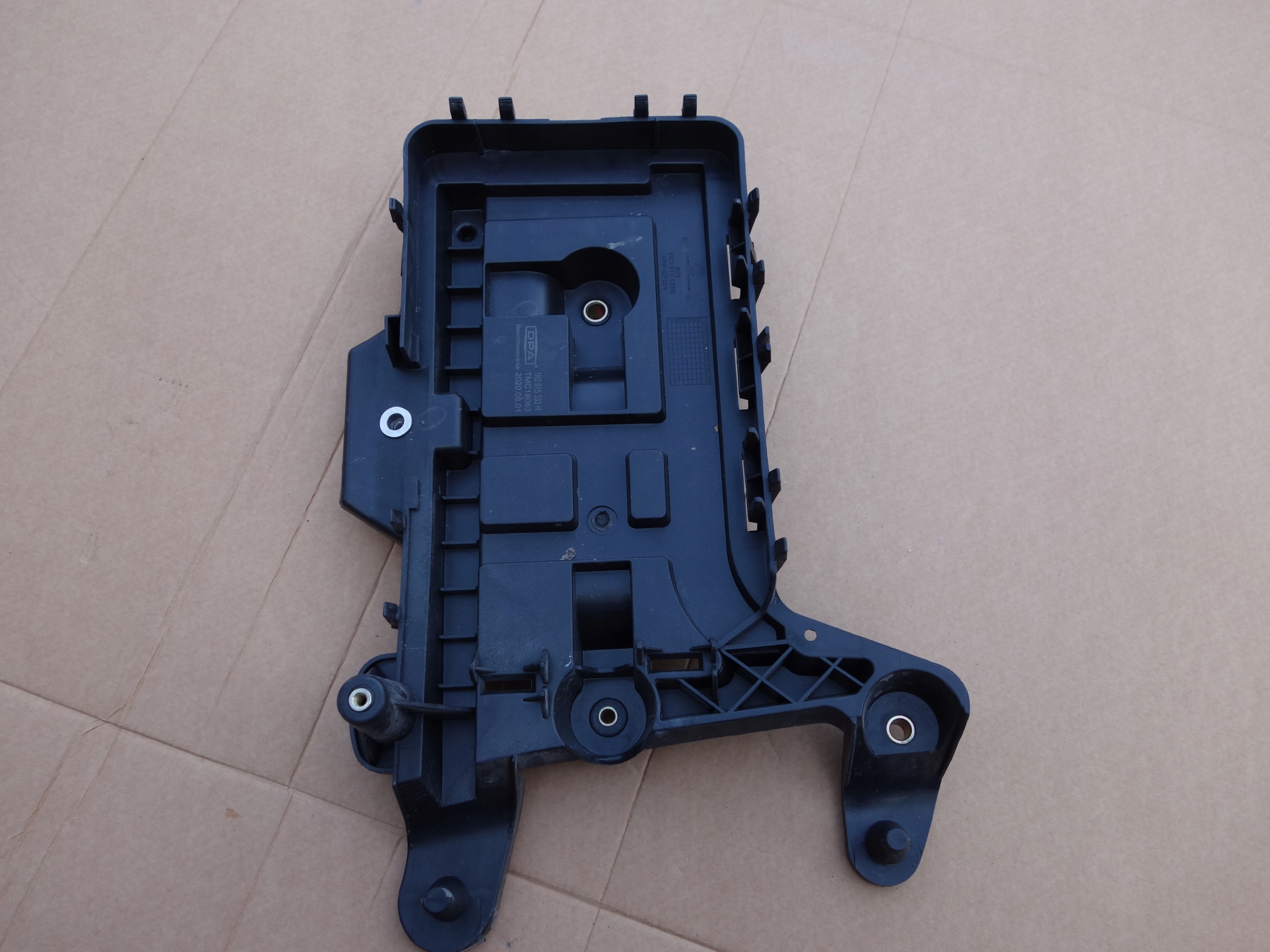 PODSTAWA AKUMULATORA AUDI VW SEAT SKODA 1K0915333