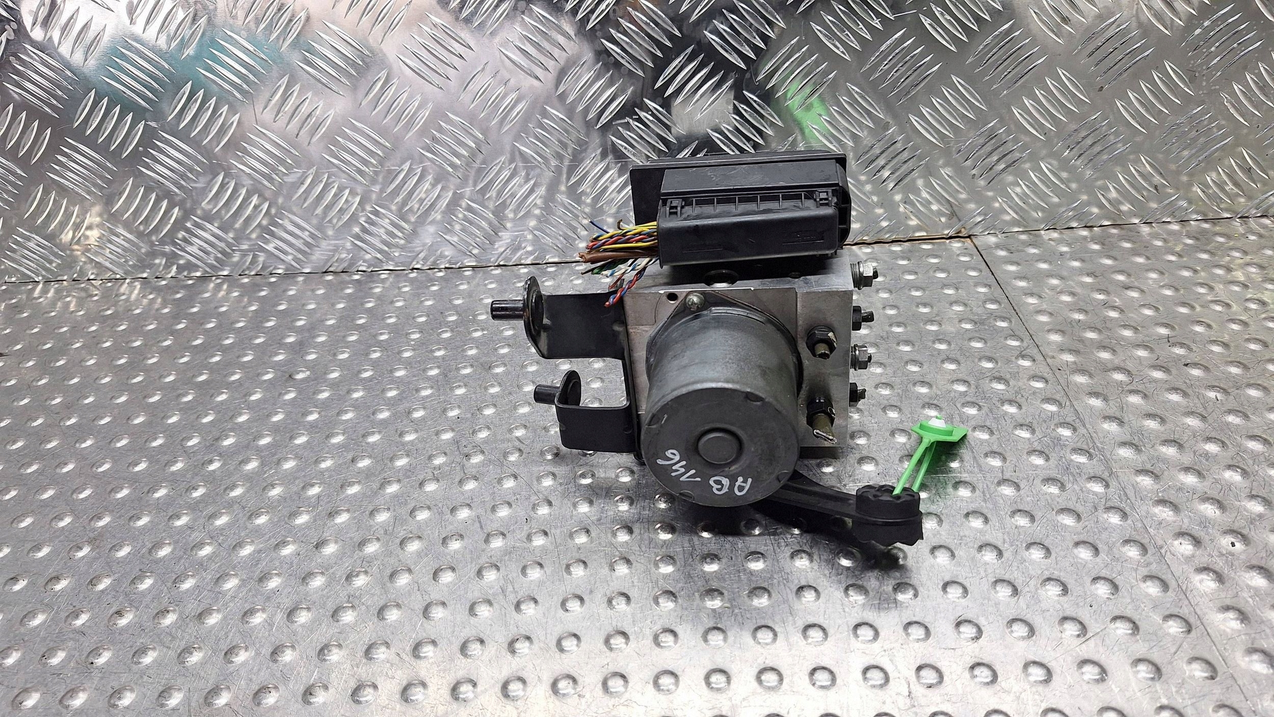 pump control unit ABS 6772449 6772450 BMW E60 E61 XDRIVE