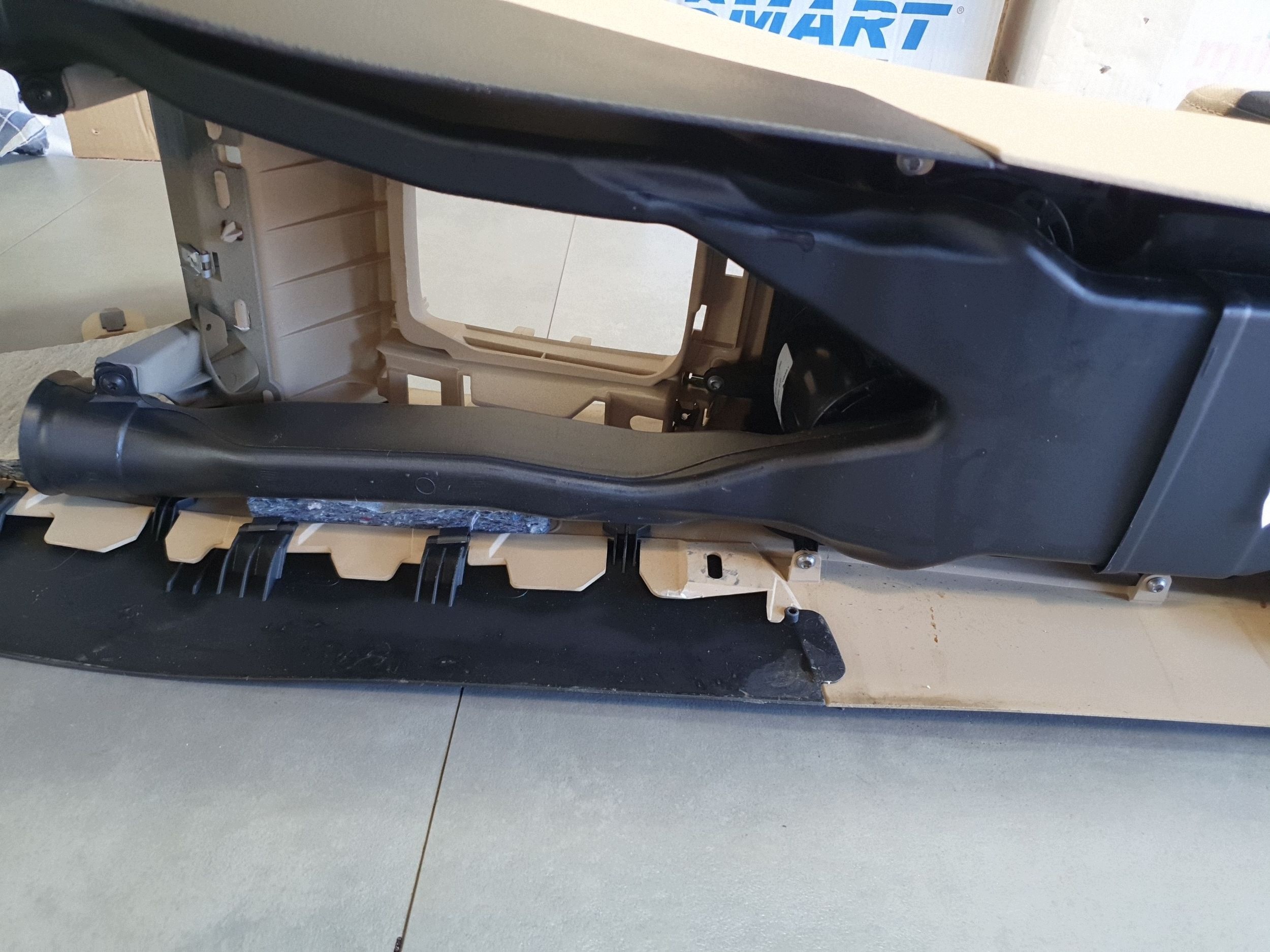 Volkswagen PASSAT CC tunel bracciolo 3AB863241E