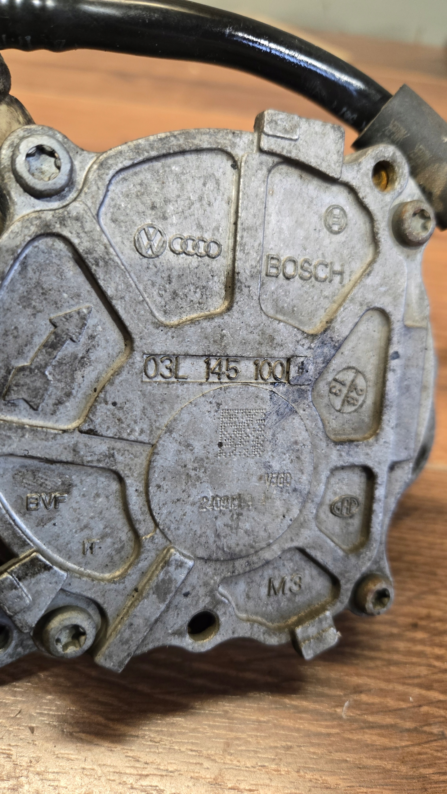 Audi OE 03L145100G pump vacual vacum