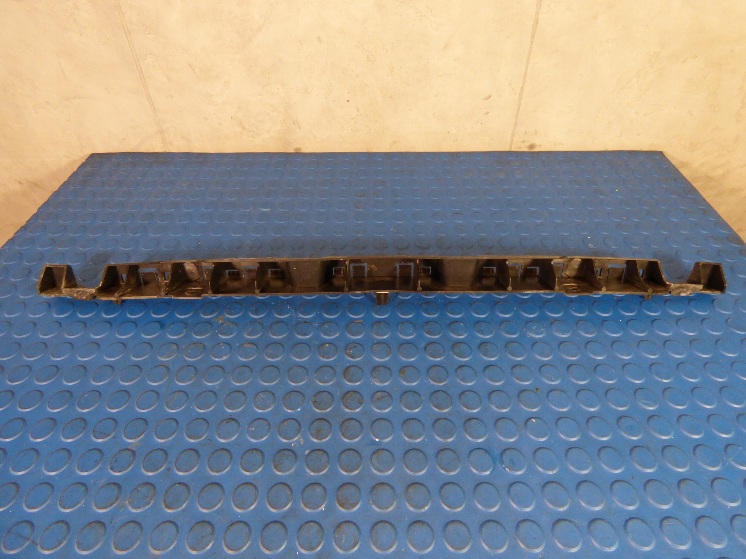 bumper bracket rear part 850423868R RENAULT CAPTUR II