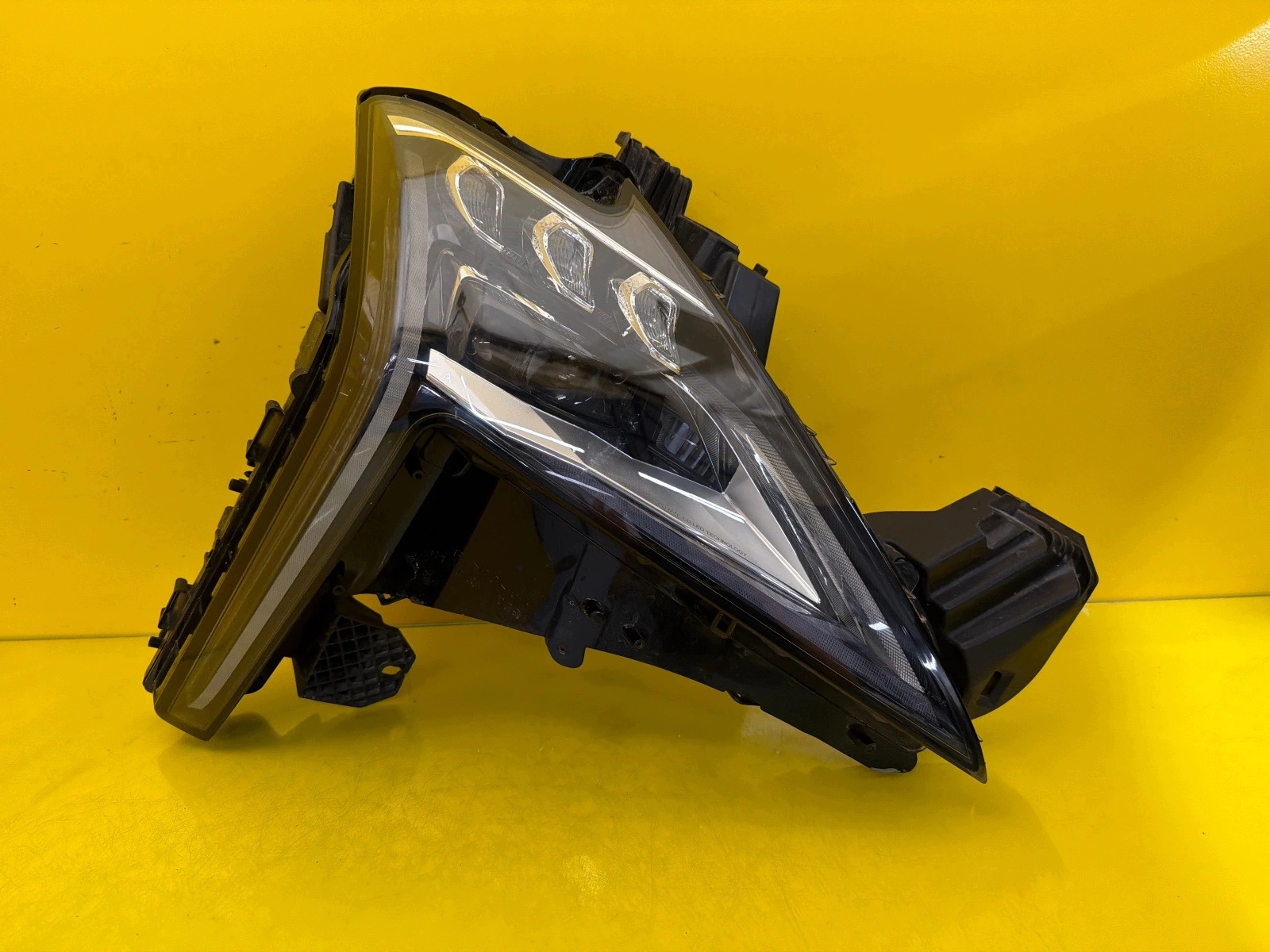 light right front Forthing U-Tour M4-4121120B