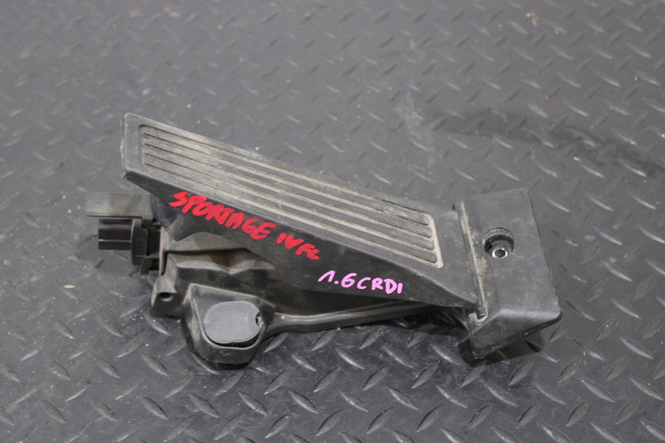 Gaspedal KIA SPORTAGE IV 4 LIFT SH04018511