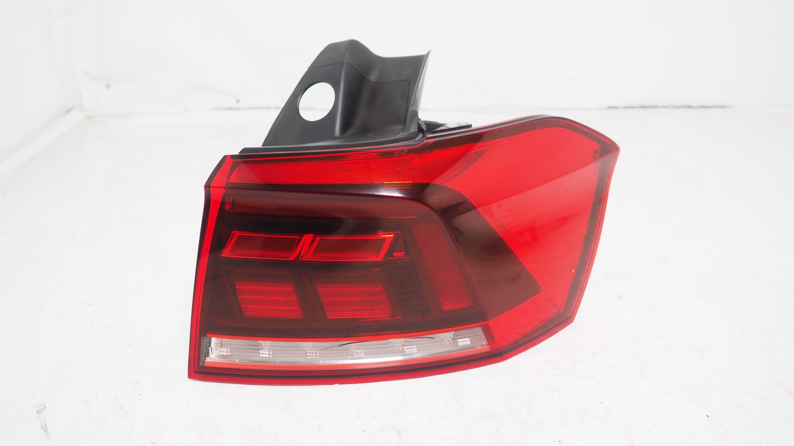 VW Passat B8 Kombi lift light LED right rear part 3G9945096F