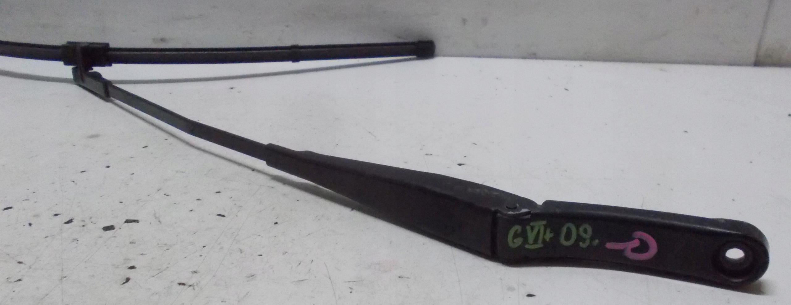 VW GOLF VI plus 1.6 TDI 09R wiper arm left 5M0955409A