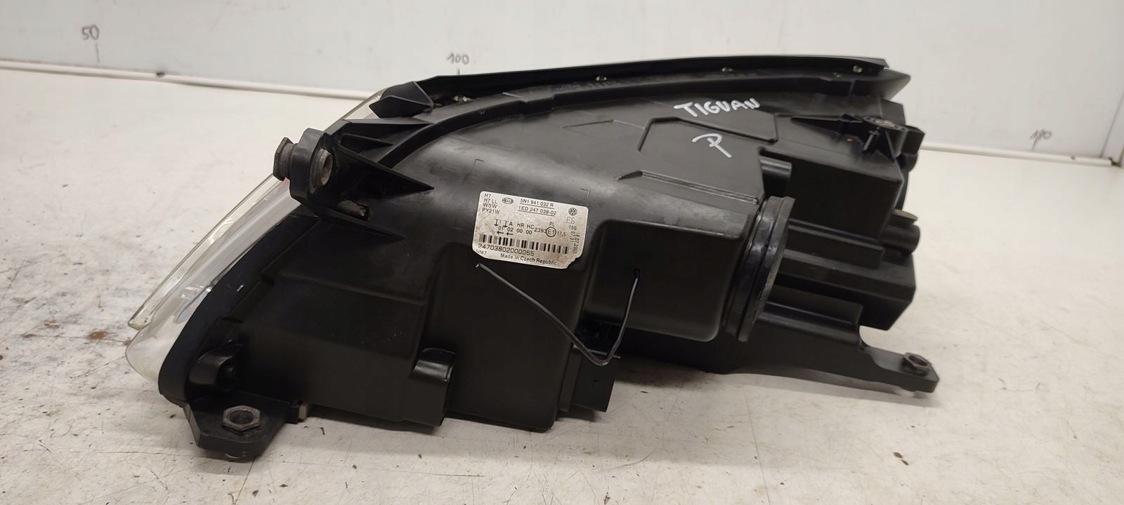 light front front right VW Tiguan and