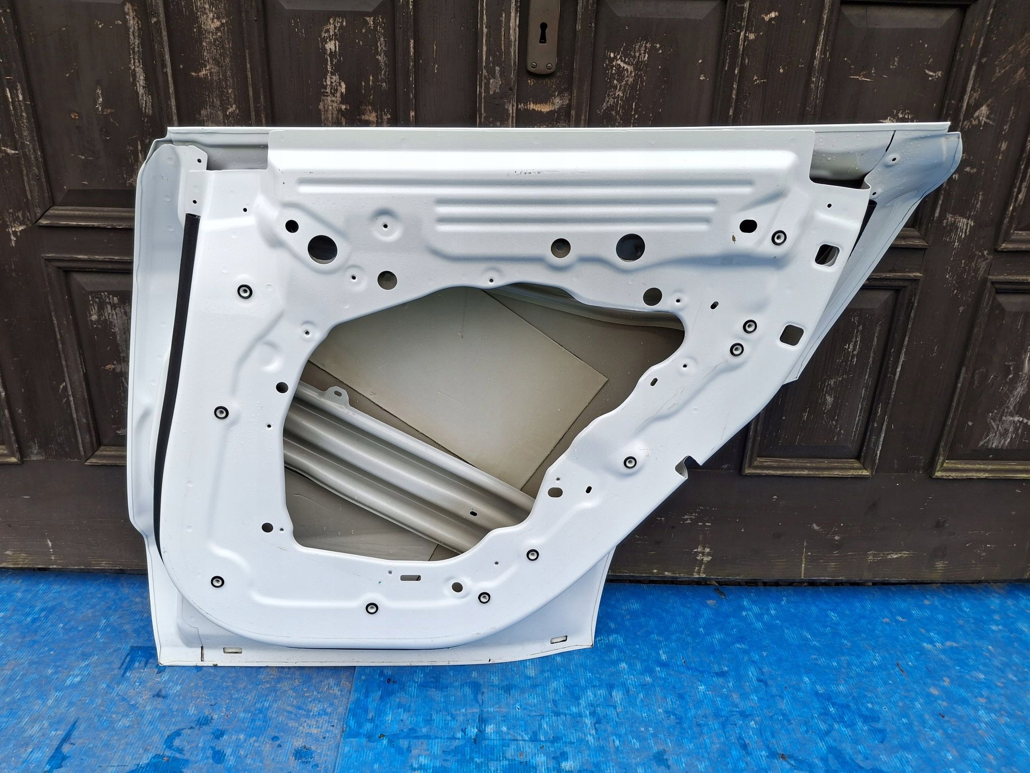 door right rear. TESLA MODEL Y 2020R->