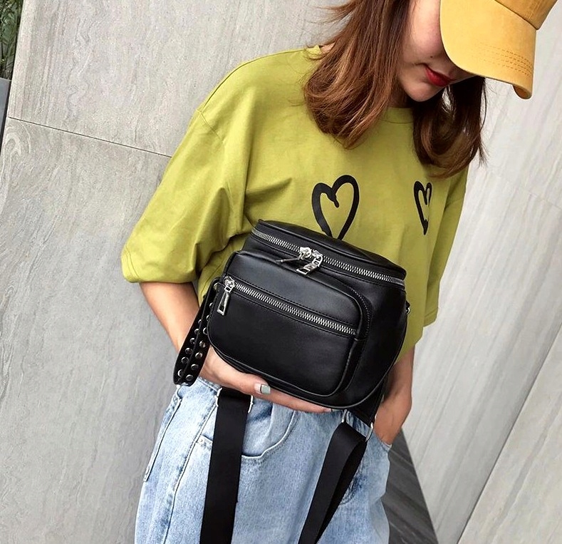 Torebka Skórzana Damska ćwieki listonoszka punk Kolor czarny