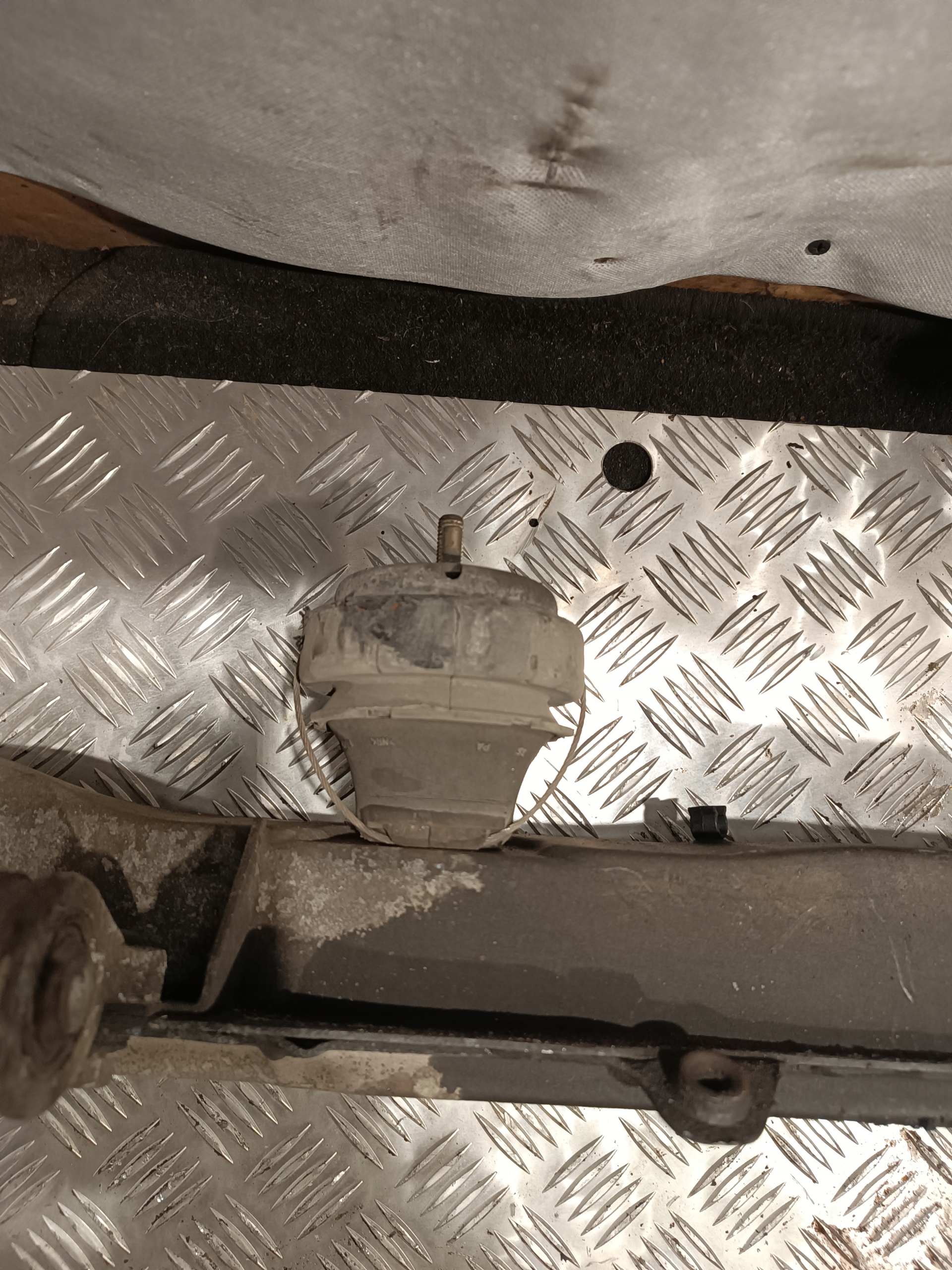 axle beam subframe front VOLVO S60 2000r 2.4B
