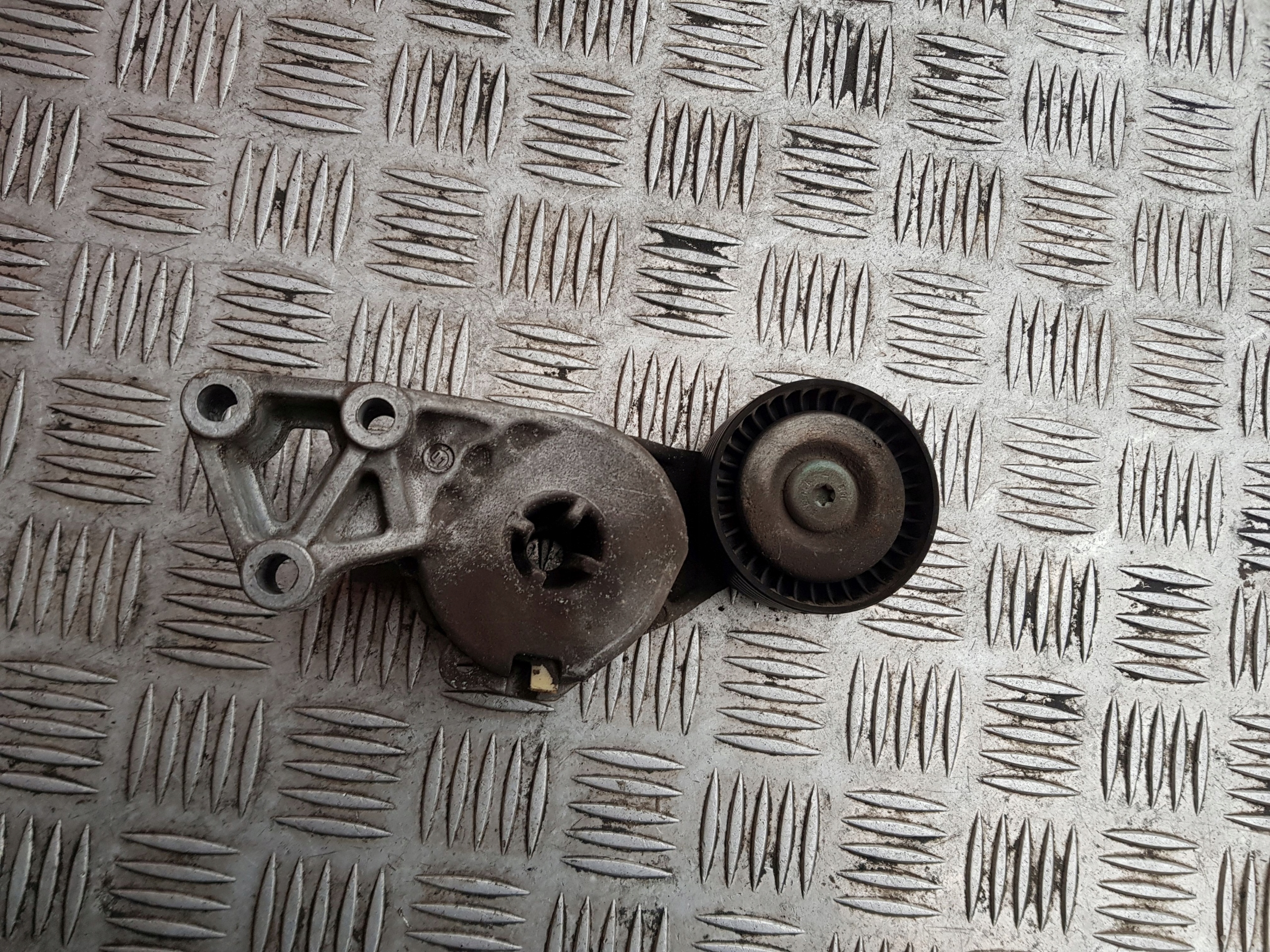 AUDI A3 GOLF IV 1.6 1.8T Riemenspanner Spannelement 06A903315E