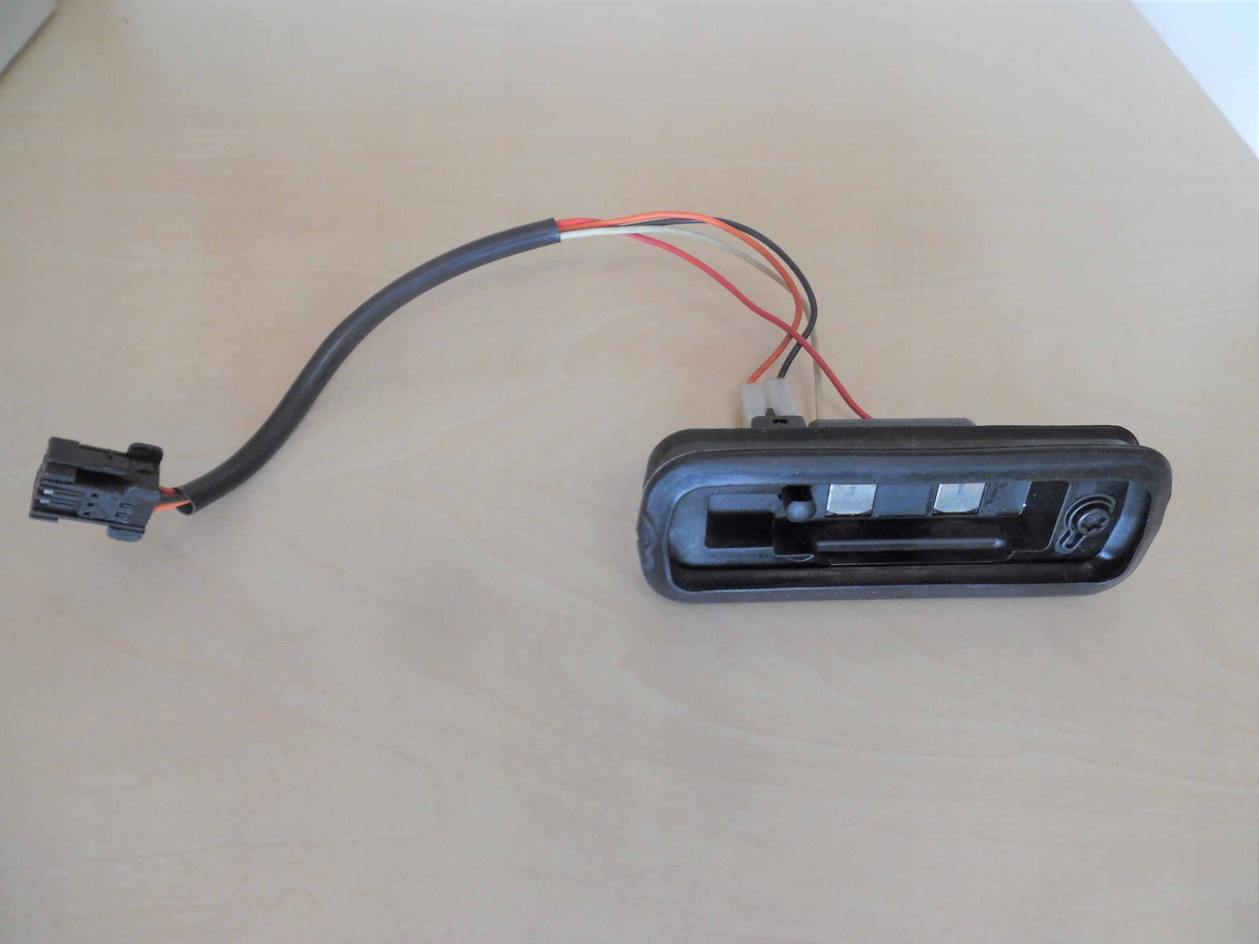 TRAFIC 2 VIVARO 02- STYCZNIK DRZWI PRZESUWNE NOWY Producent części Renault OE