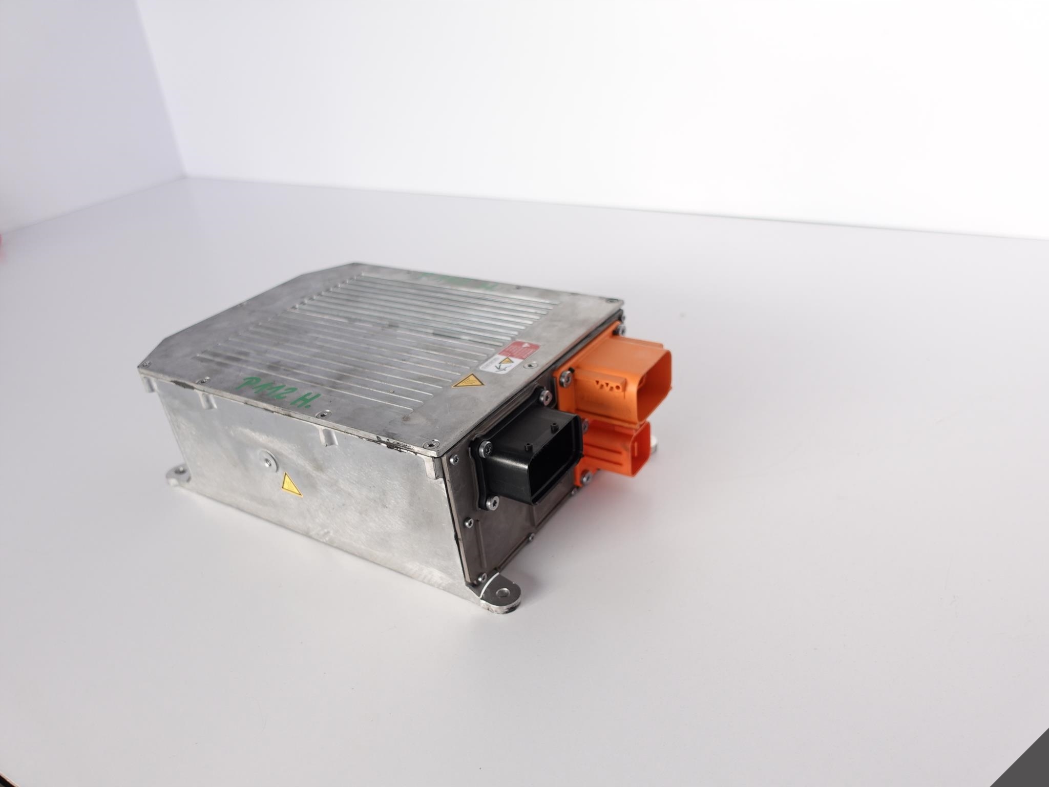 AUDI VW LADOWARKA STACJA LADOWANIA 5QE915681D