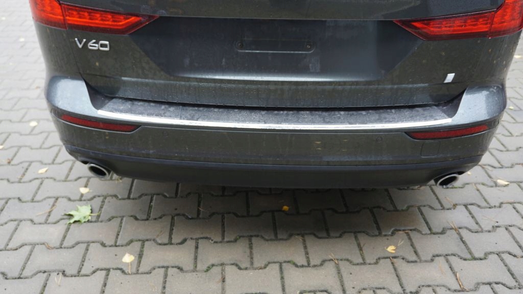 VOLVO V60 II - complete rear bumper rear part 4 PDC - 724