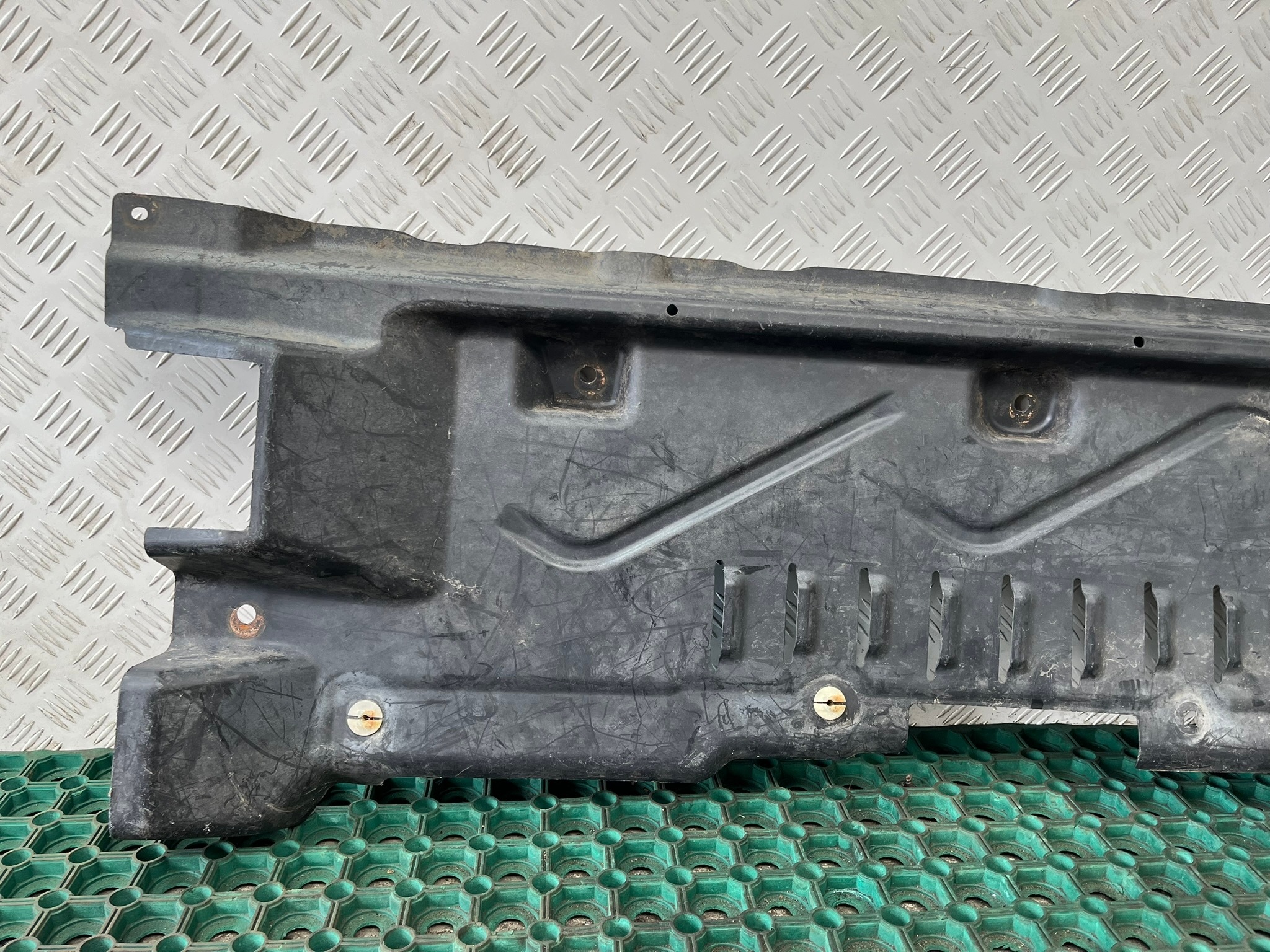 VW T5 03-09 Blende Abdeckung Unterfahrschutz rechts abdeckung 7H0825210E OE