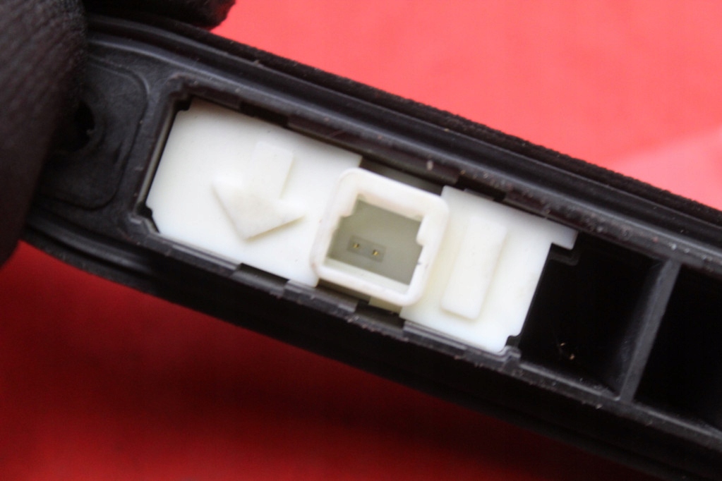 handle button bonnet rear part TOYOTA AURIS 1 and 5D HB 06-09
