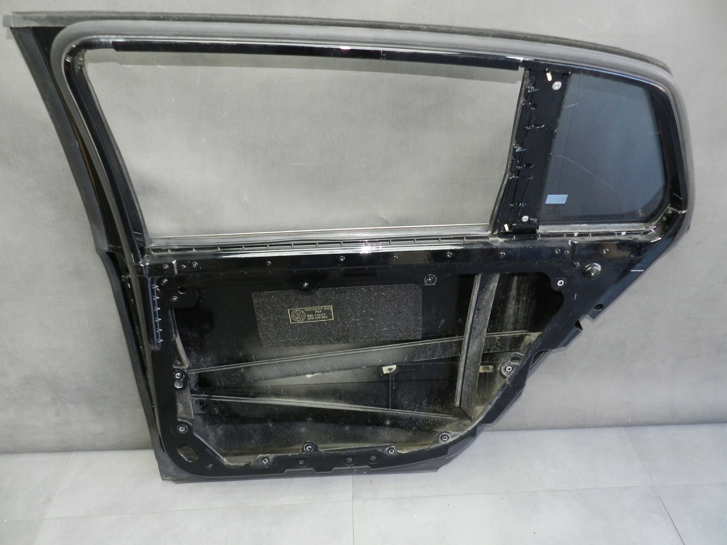 Volkswagen Phaeton door right rear. 3D0863881 L041