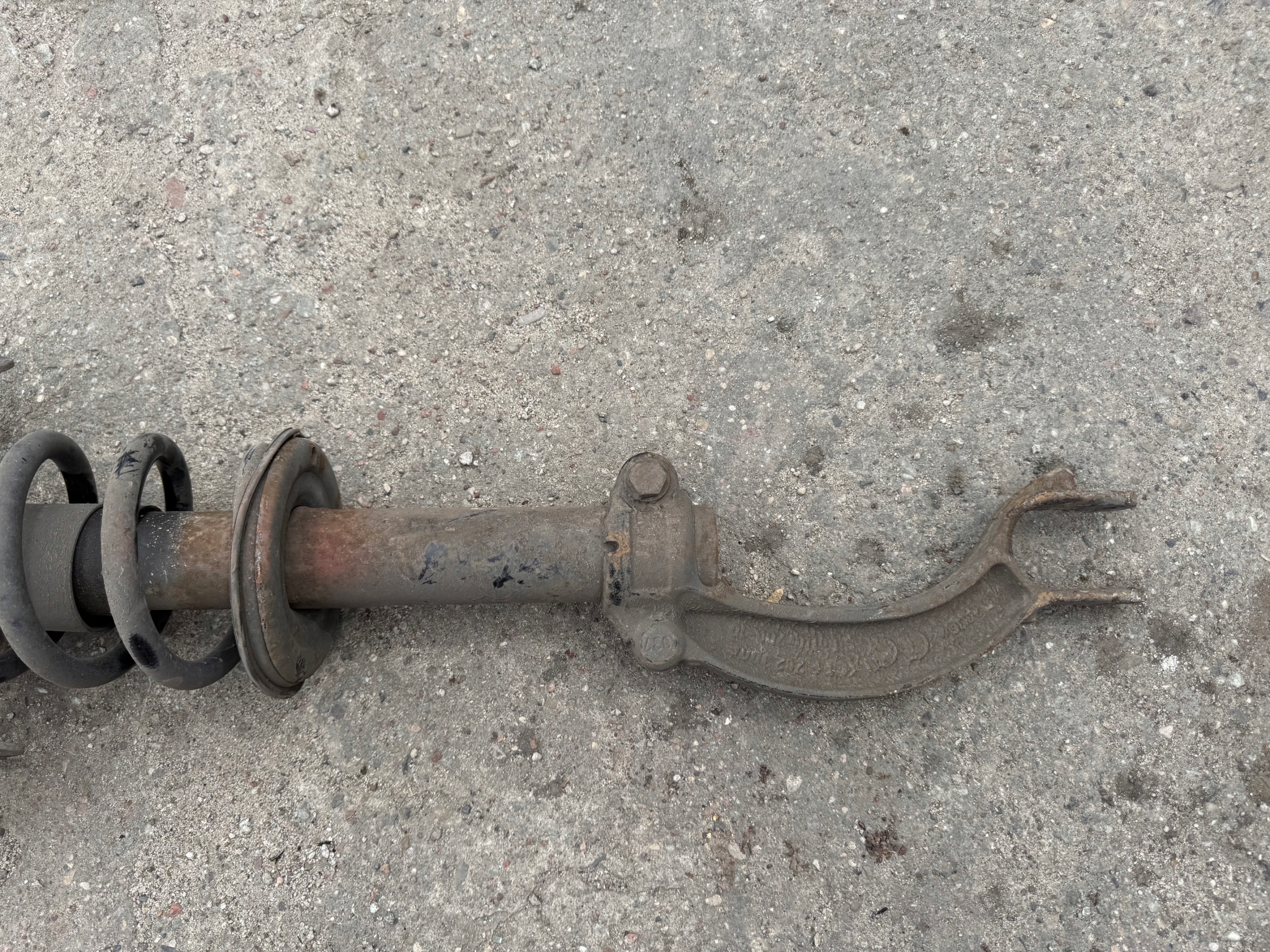 AUDI Q5 8R 2.0 TDI shock absorber left front front