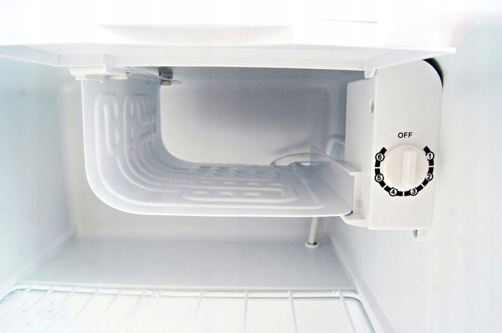 MAŁA LODÓWKA Z ZAMRAŻARNIKIEM SIGMA BC-45 SREBRNA INOX Model BC45 inox