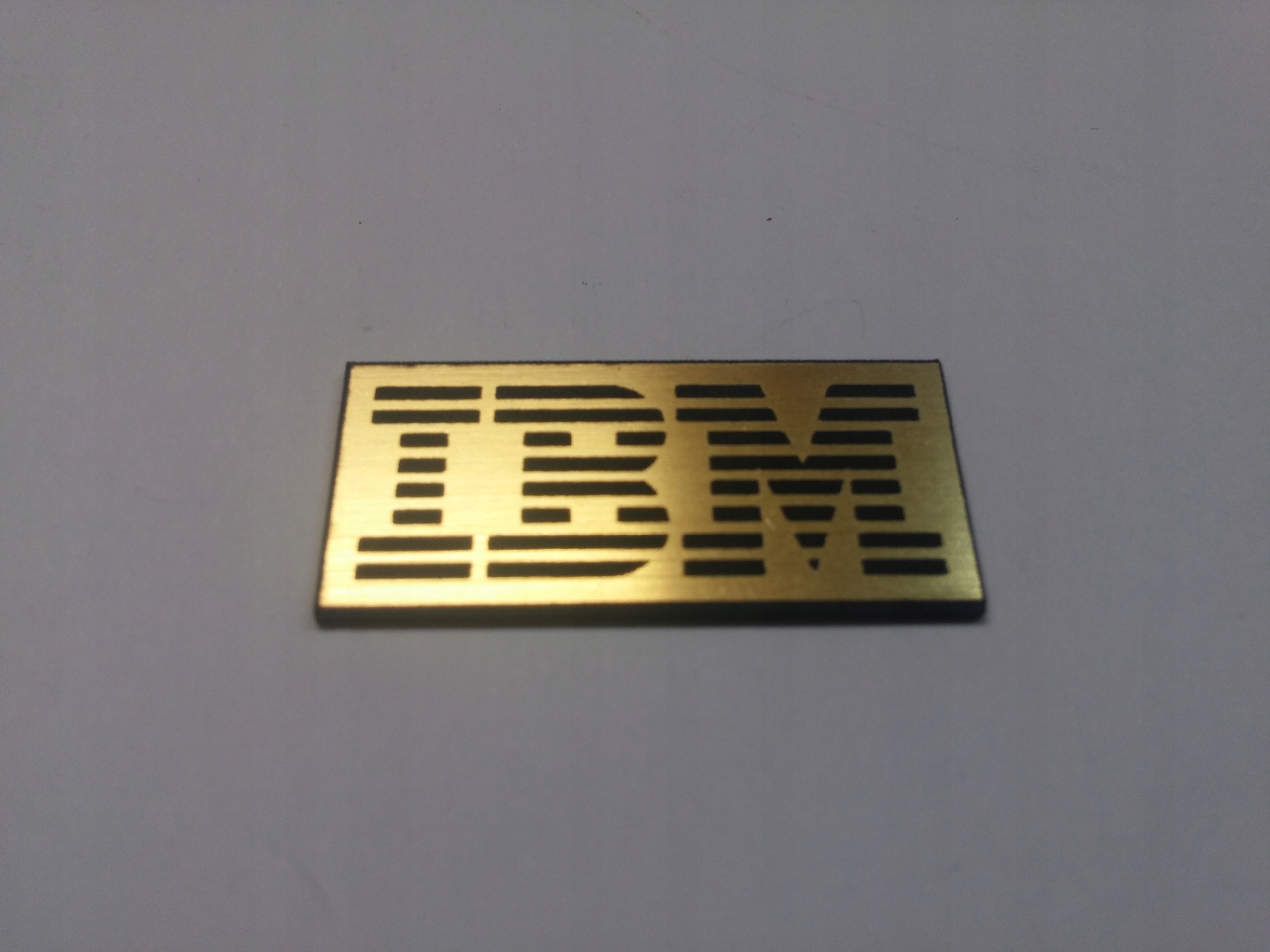 

Ibm naklejka emblemat 33 x 15 mm *złota