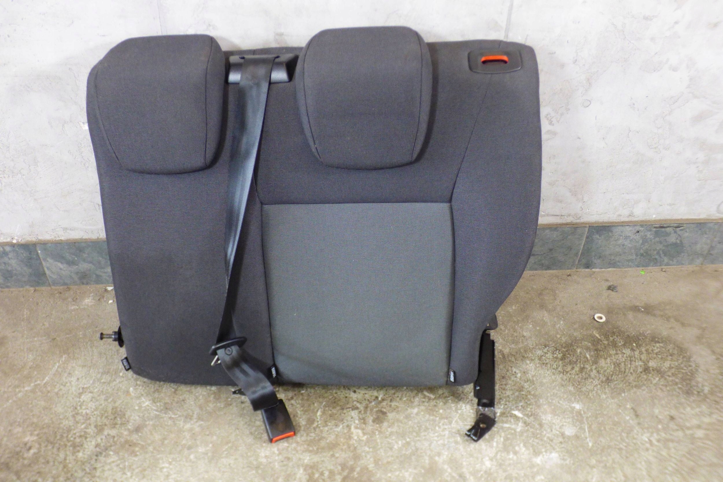 Ford Fiesta MK7 Sitz Gurten zapinki heck komplet