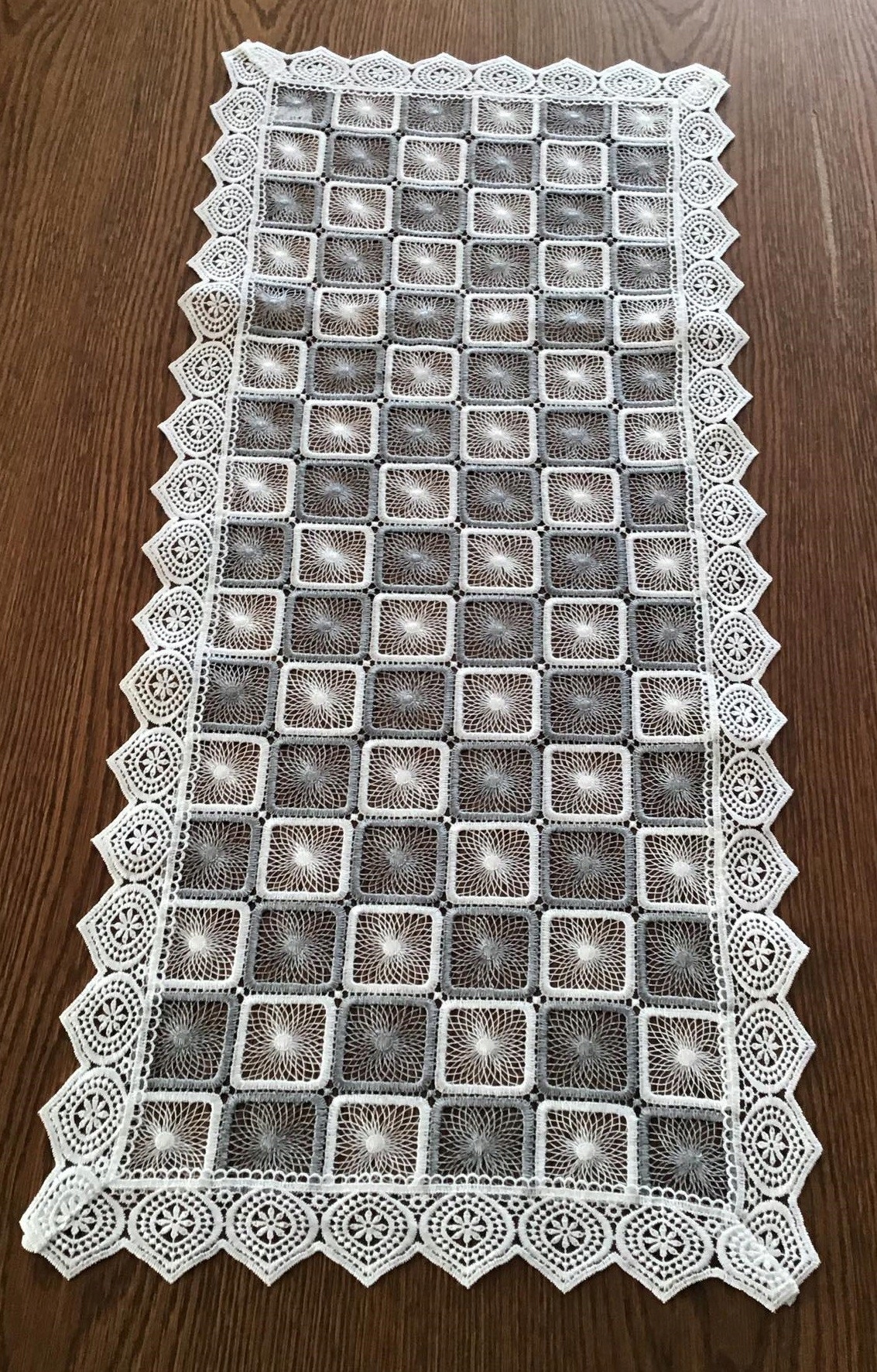 

Bieżniki Całe Koronkowe Biało Szare 40x160cm