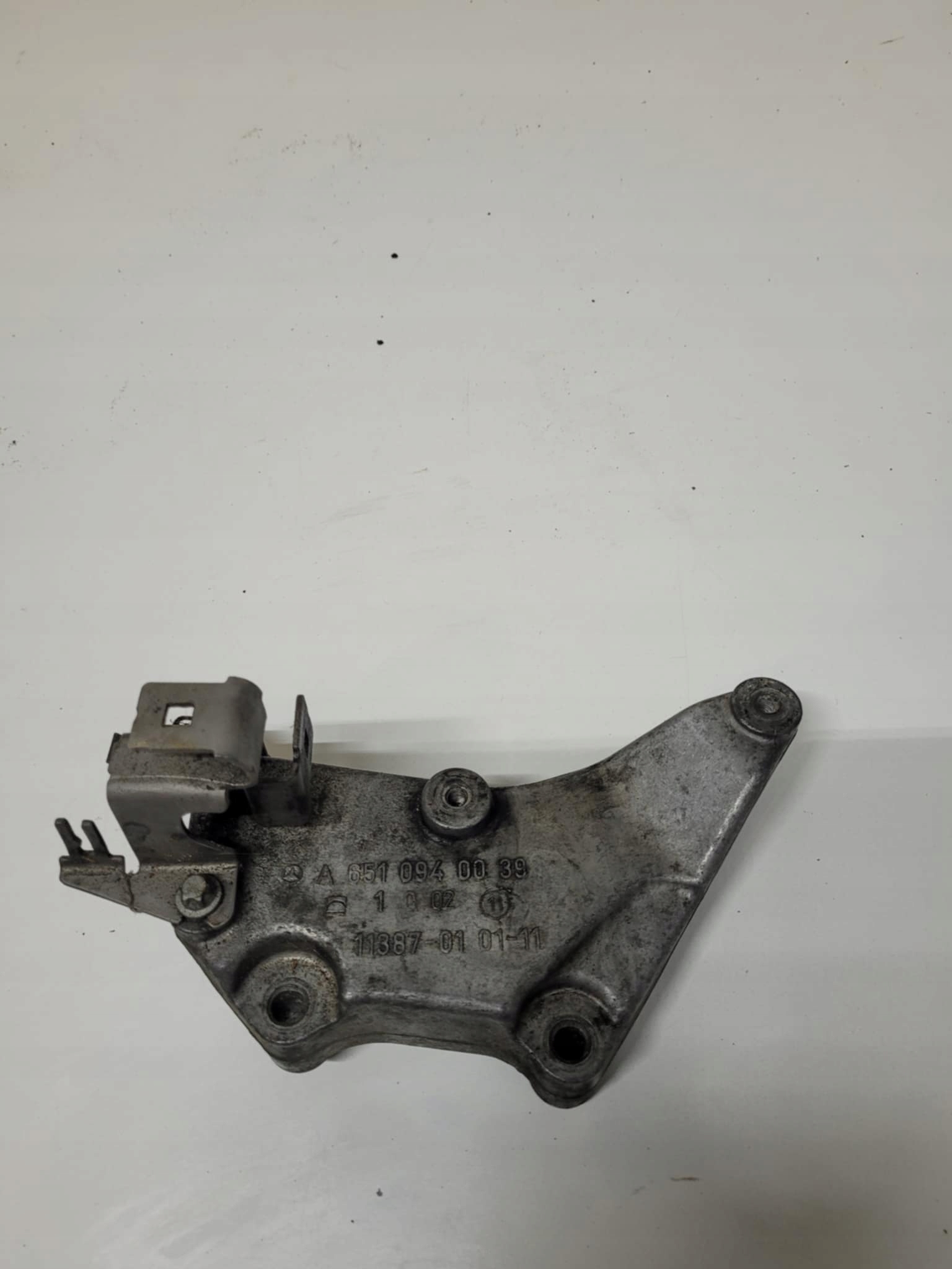 MERCEDES SPRINTER DIESEL console holder OE A6510940039 OM651 2.2 CDI