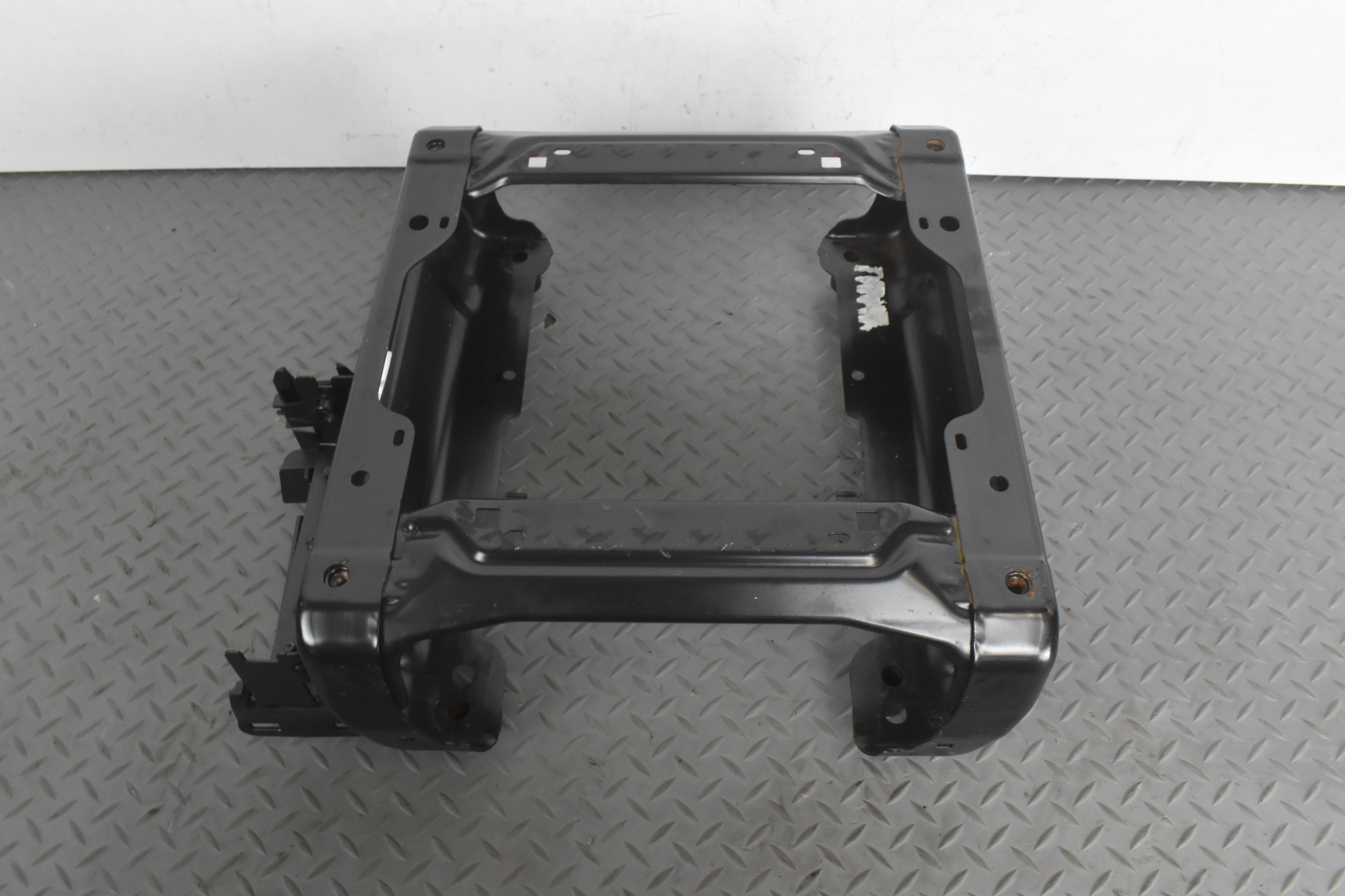 PODSTAWA MOCOWANIE STELAŻ FOTELA PRAWY PRZÓD JUMPY III EXPERT III PROACE II Stan opakowania zastępcze