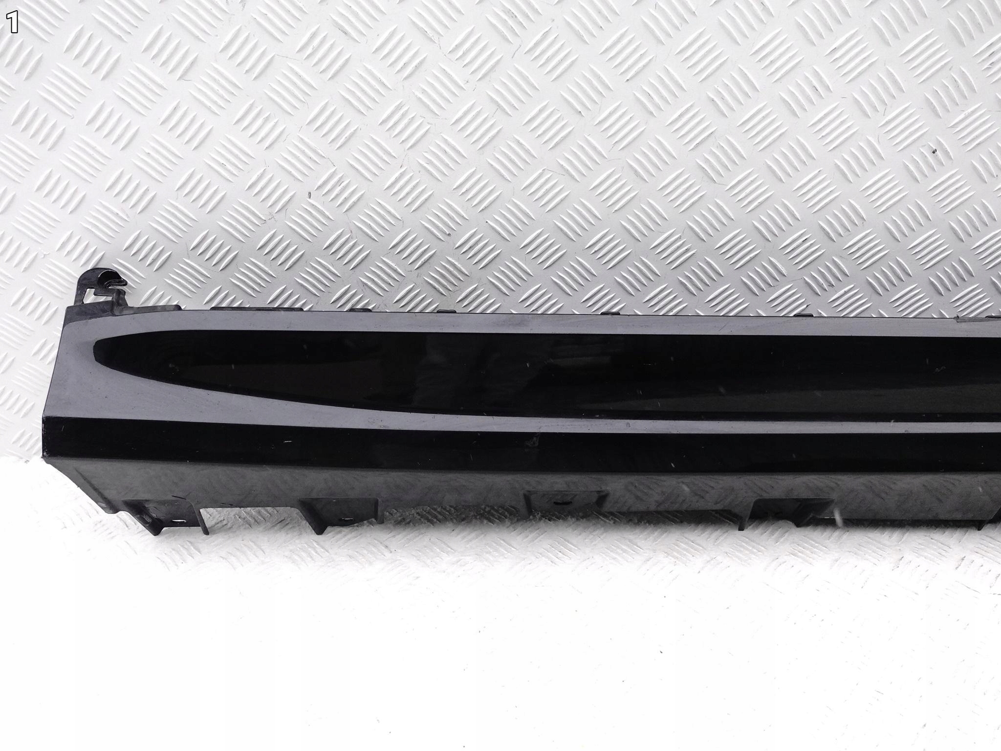 BMW X7 G07 18- threshold right moulding cap