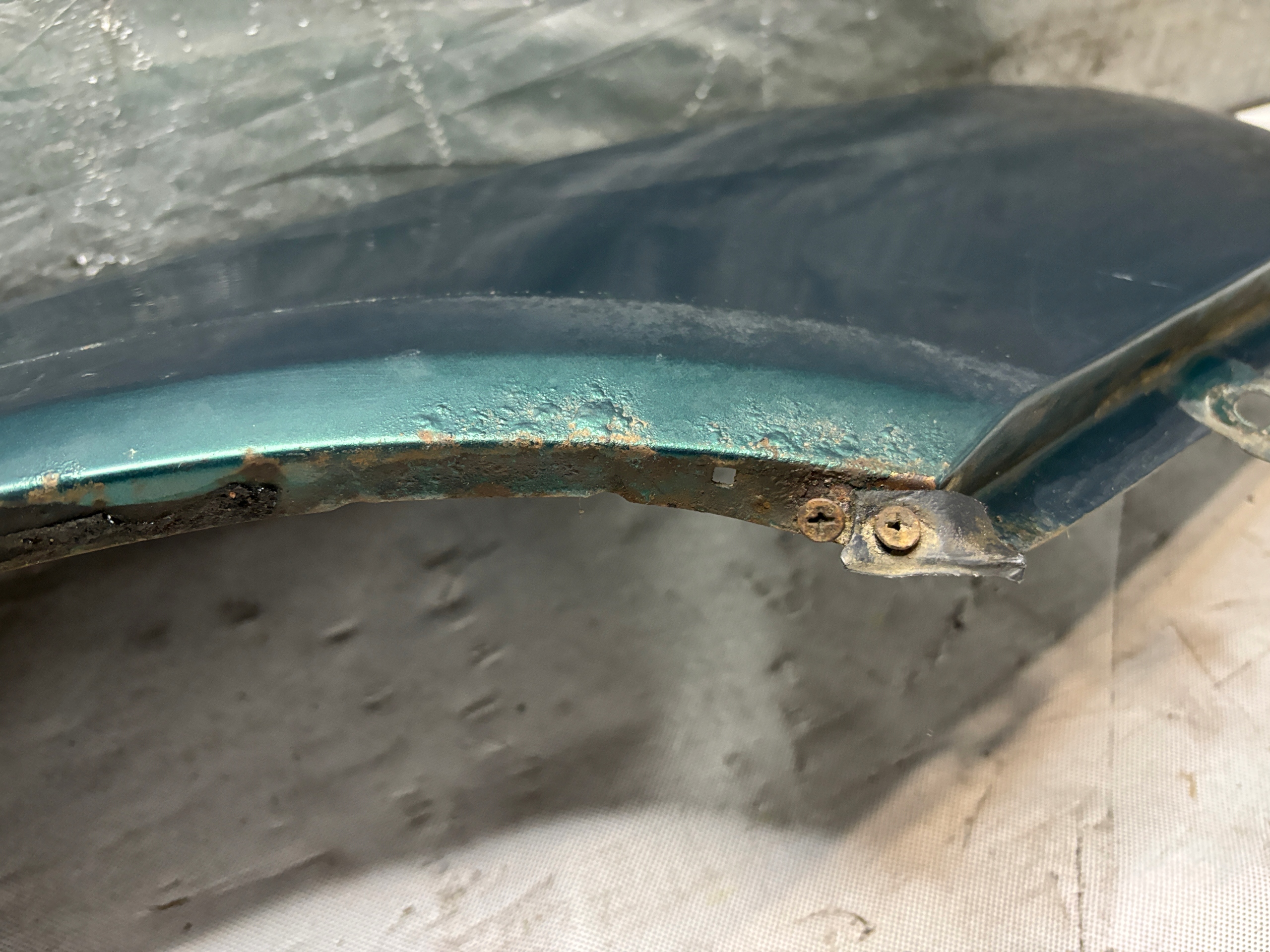 fender right front Volkswagen Golf III 3 k: LC6P