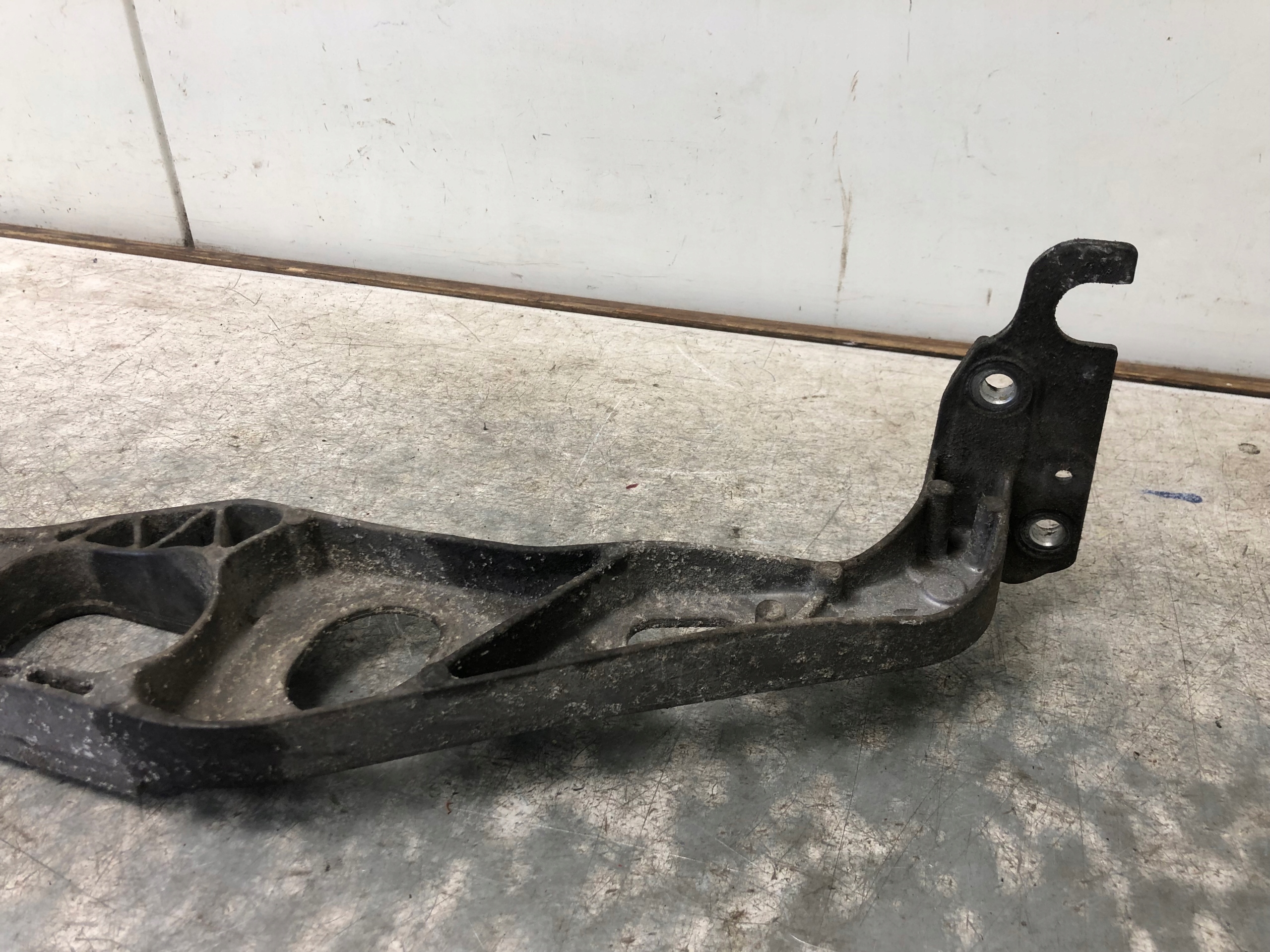 sider engine mount AUDI A4 B8 LIFT KOMBI 8K0199521Q