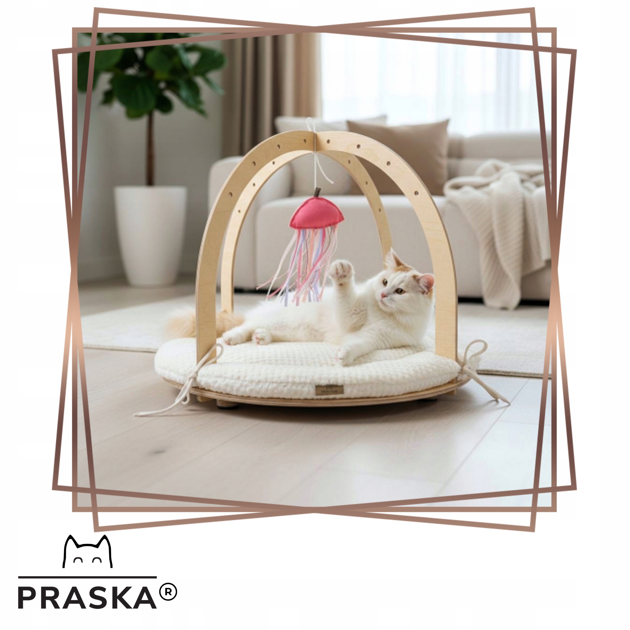 Levně Pražská Dětské hřiště pro kočky s hračkou 60 cm Arena Ananas překližka Natural