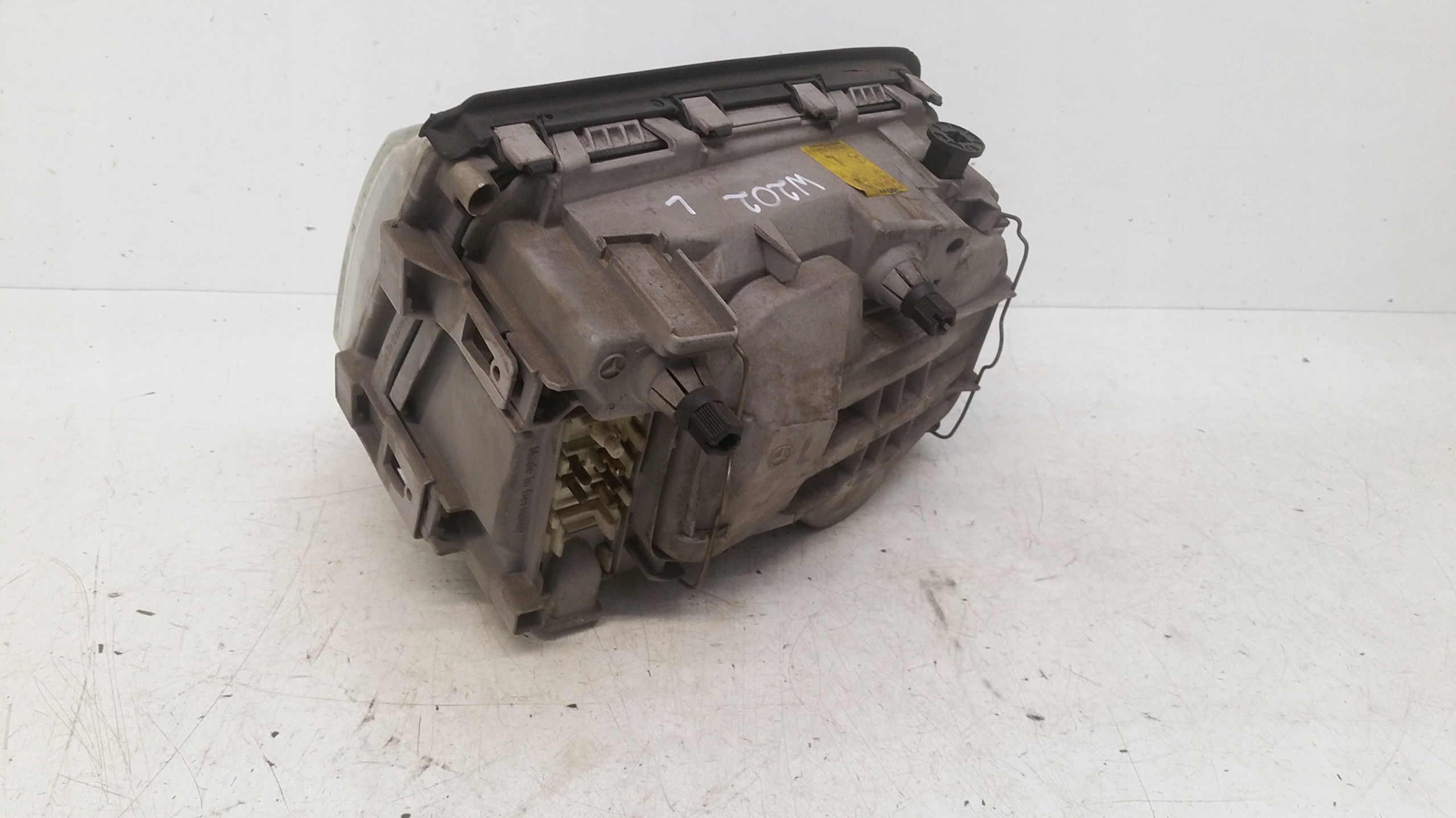 light left front Hella 2028201761 Mercedes W202