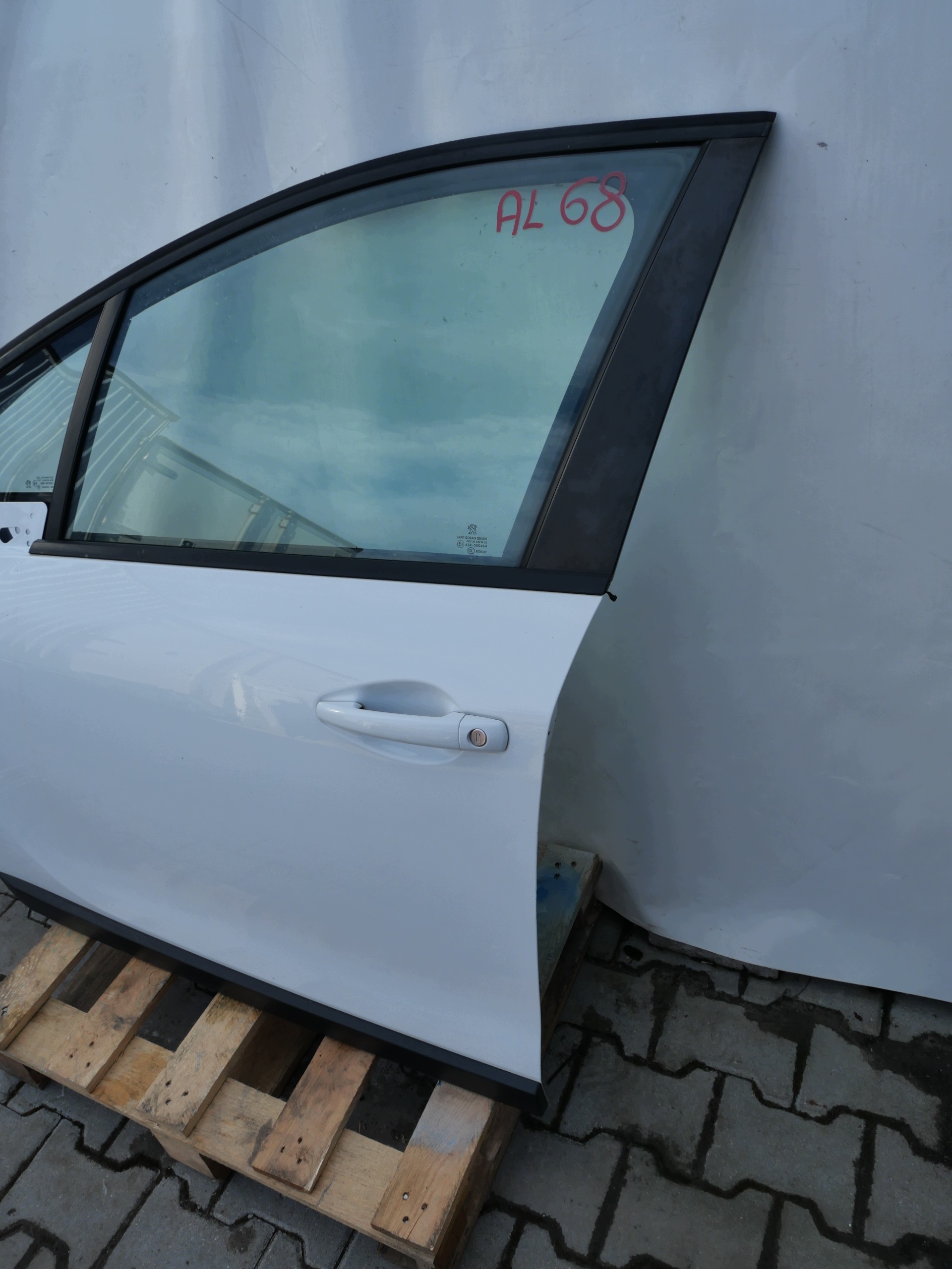 PEUGEOT 2008 dveře levý předek