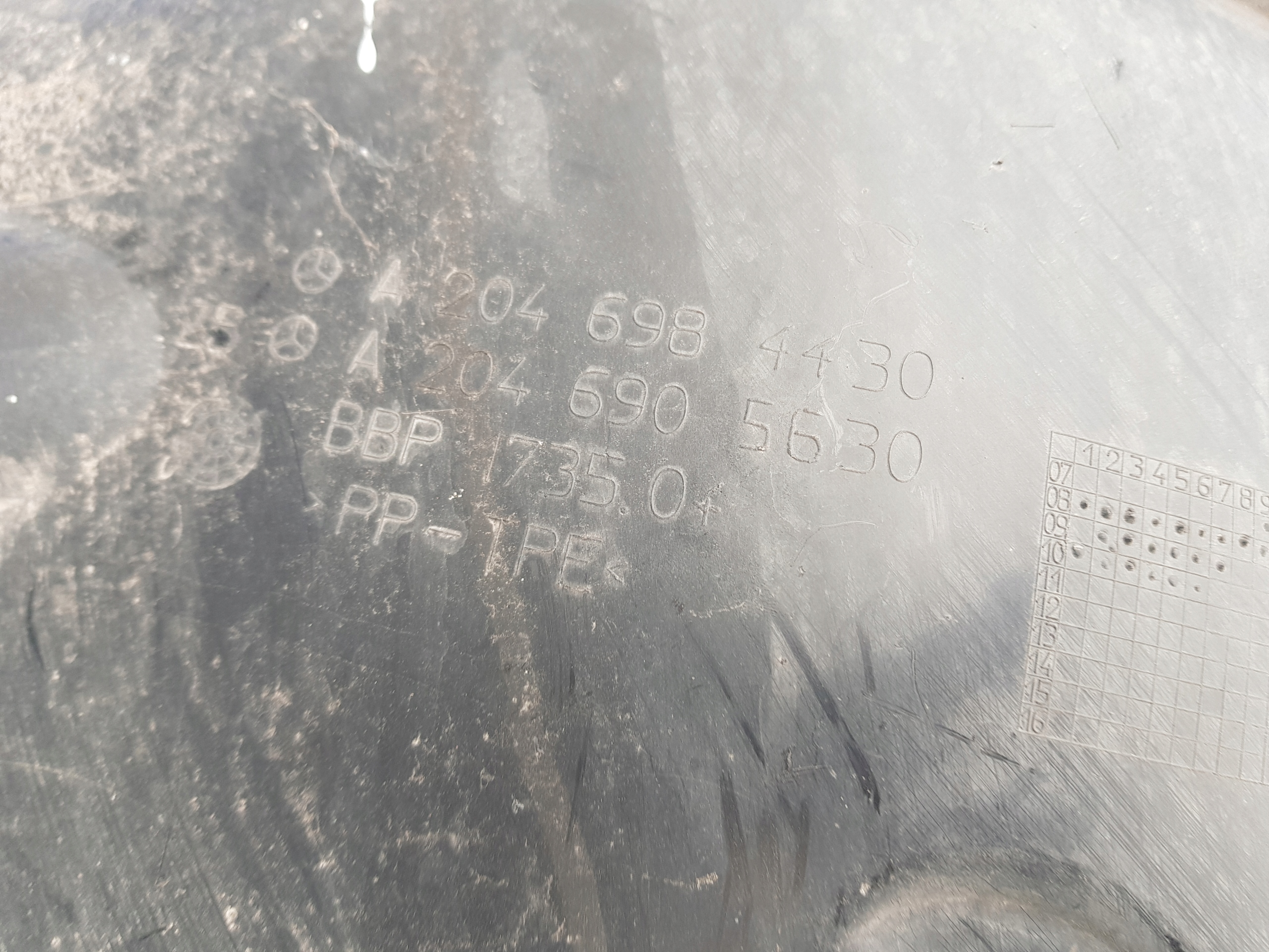complete mudguard right front MERCEDES W204 2046984030 2046984430