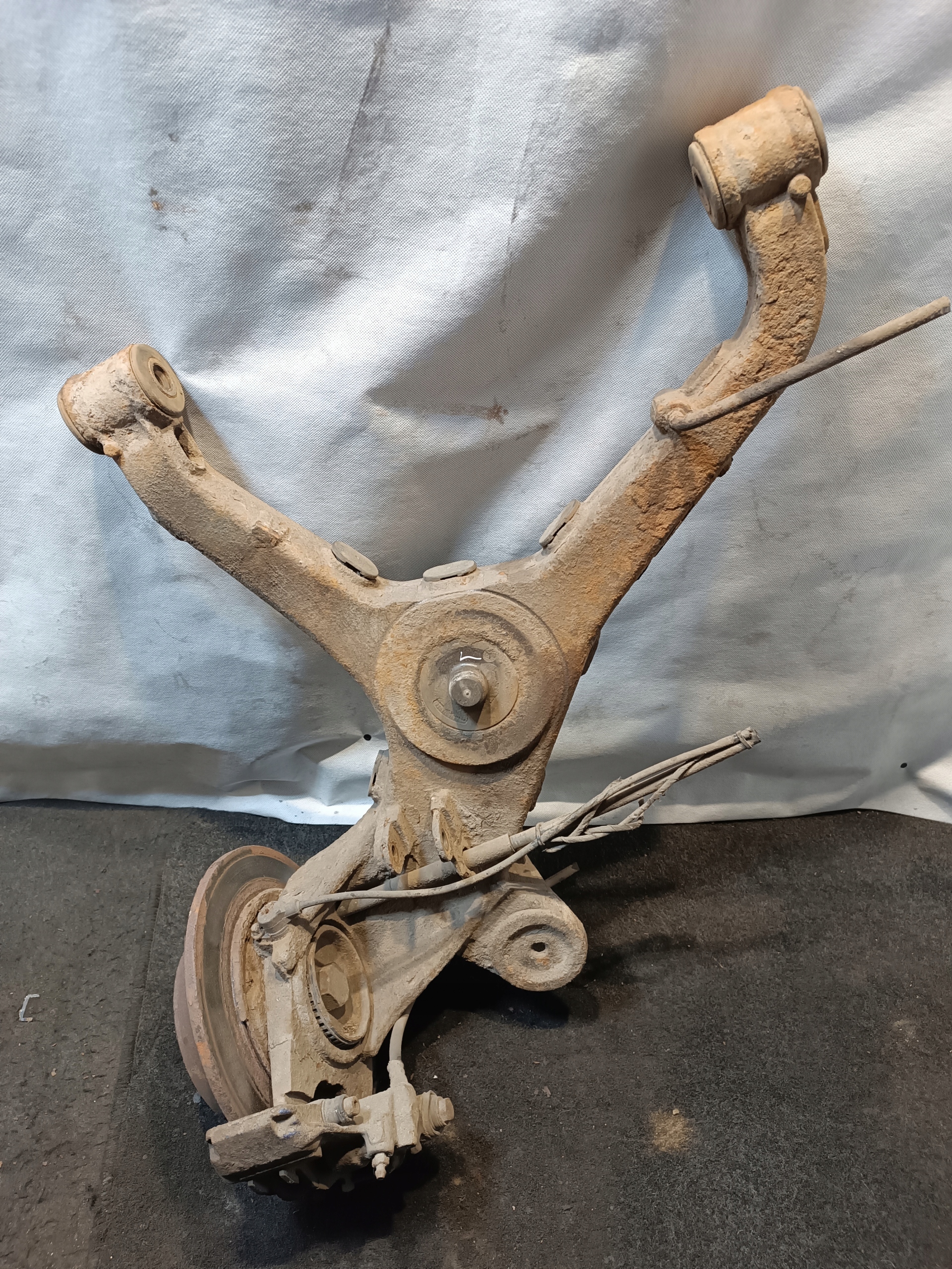 arm swing left rear part MERCEDES VITO 108D 1998r