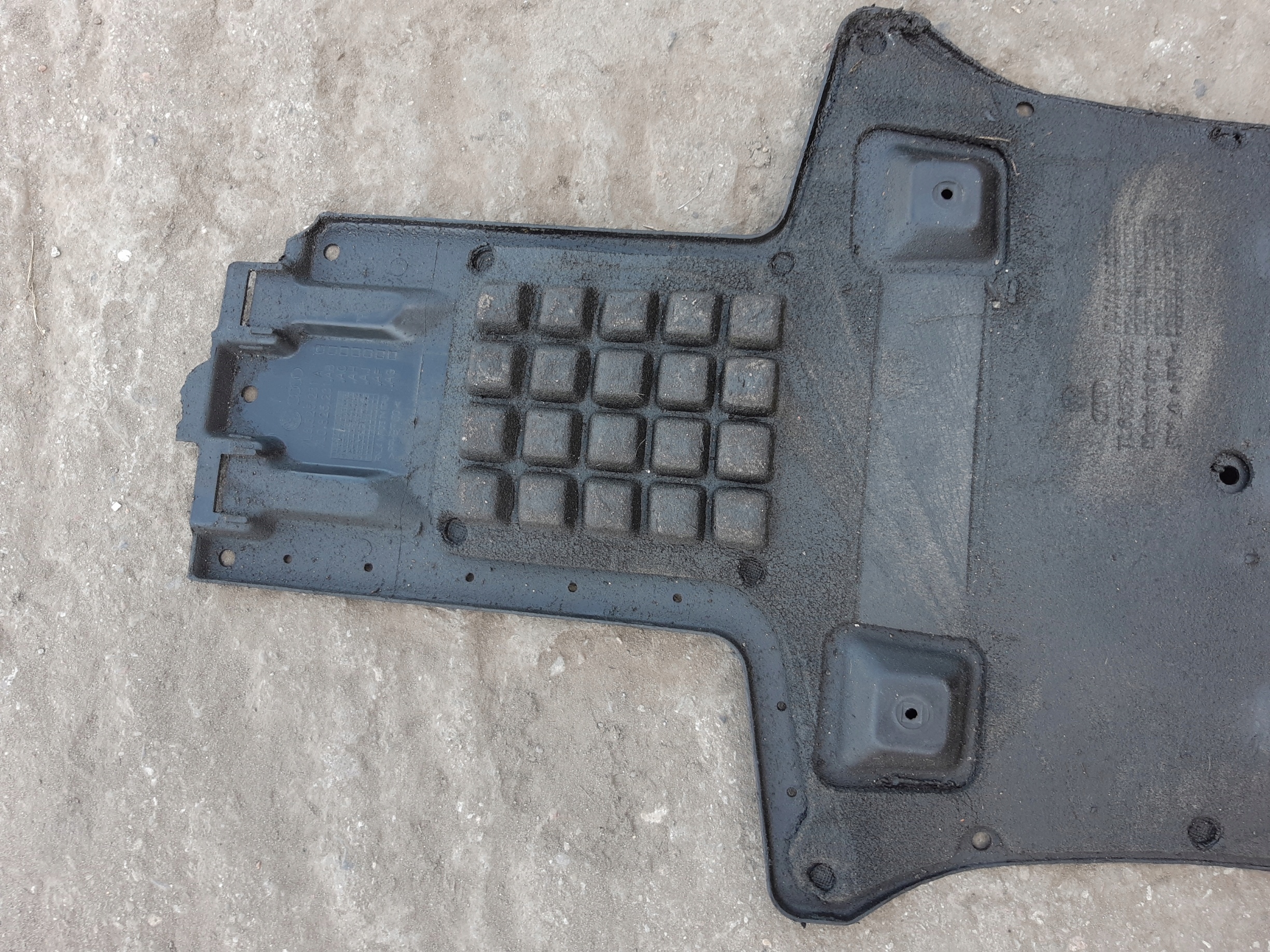 AUDI Q7 4L abdeckung Blende Abdeckung DOL untere unter Getriebe 7L8825231A