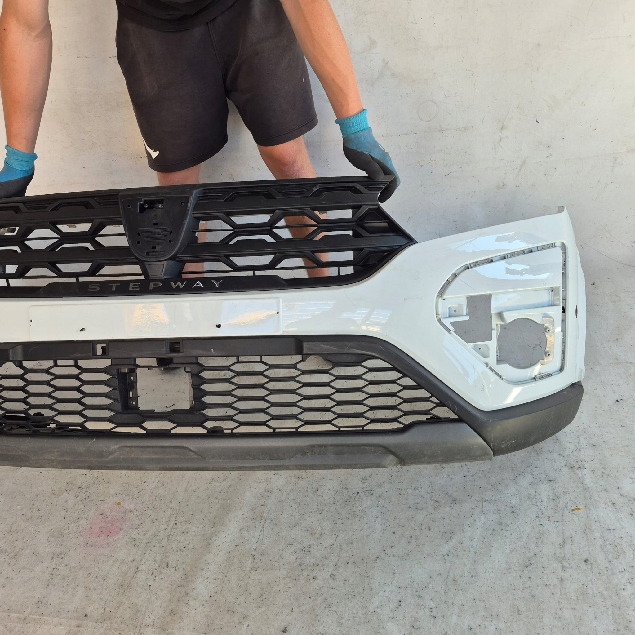 DACIA SANDERO III 3 STEPWAY 20-> bumper front front PDC + cover