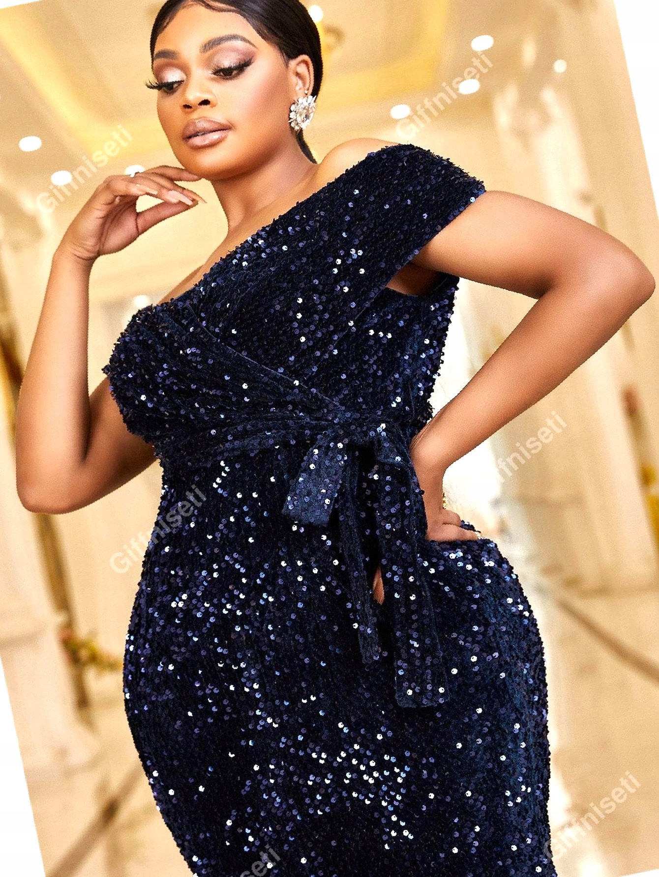 Šaty Velurové Za Koleno Giffniseti Flitrové Večerní Přiléhavé...