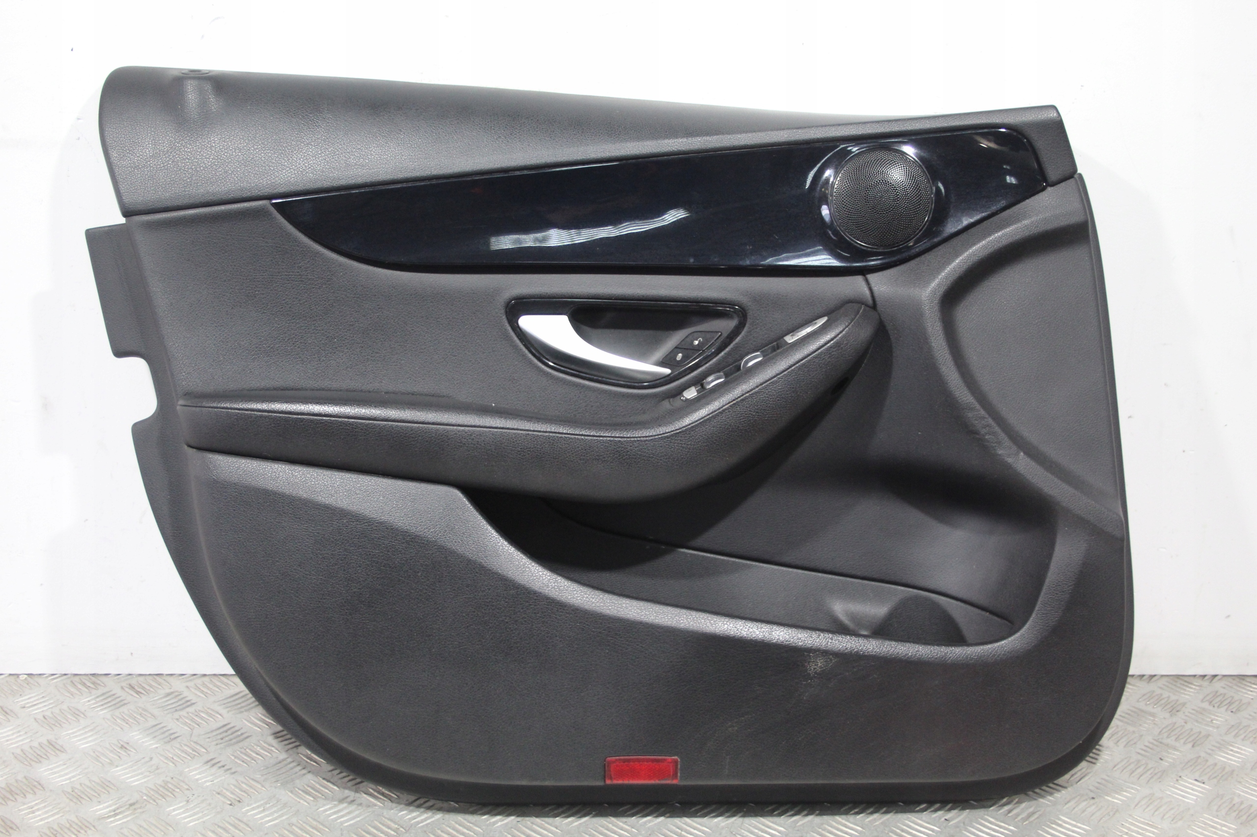 BOCZEK DRZWI LEWY PRZÓD C-KLASA W205