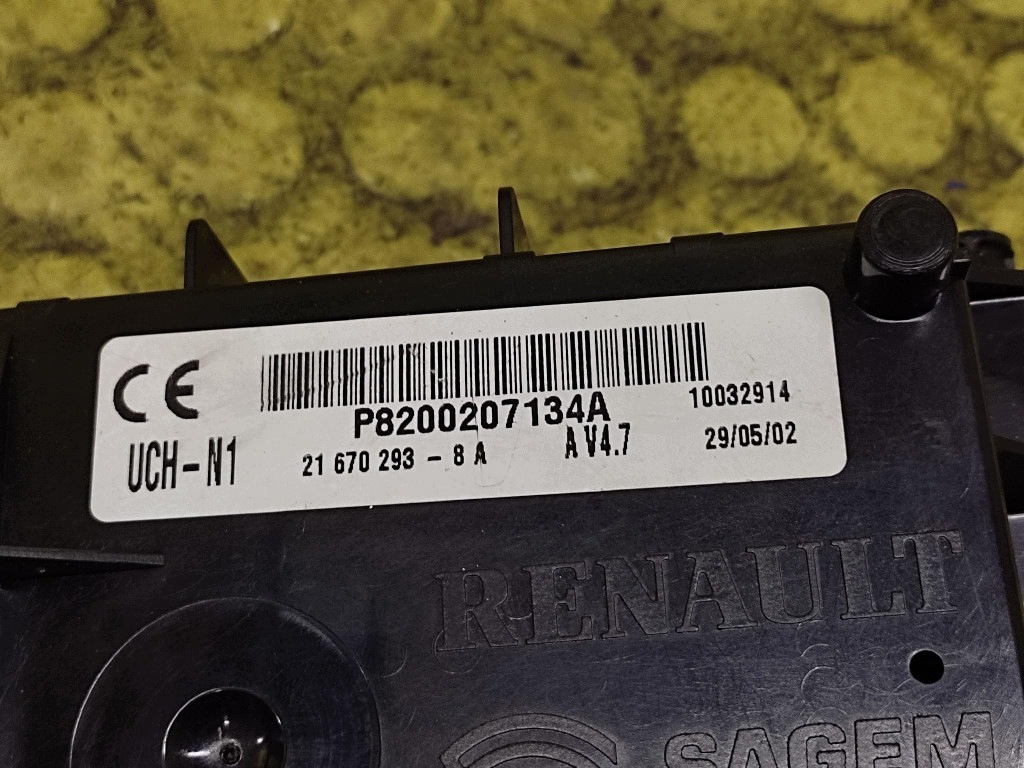 RENAULT CLIO II module UCH P8200207134A