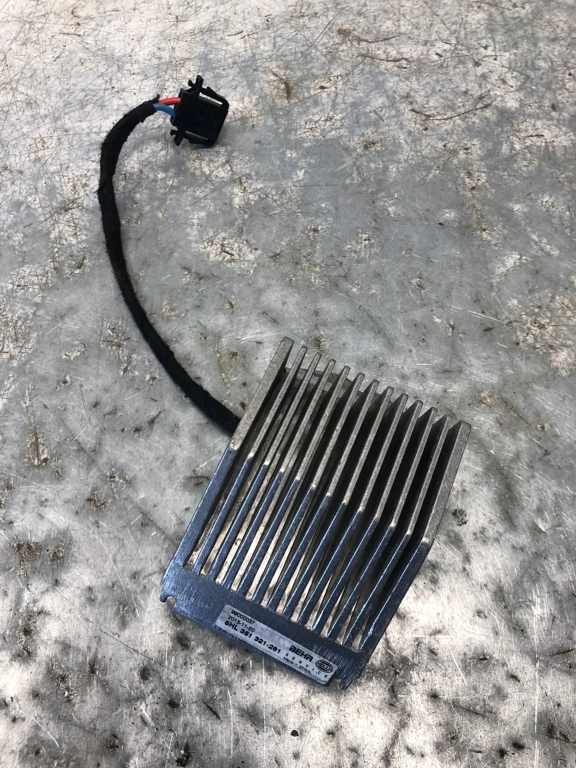 resistor, rheostat, regulator heater fan resistor AUDI 5HL351321-281