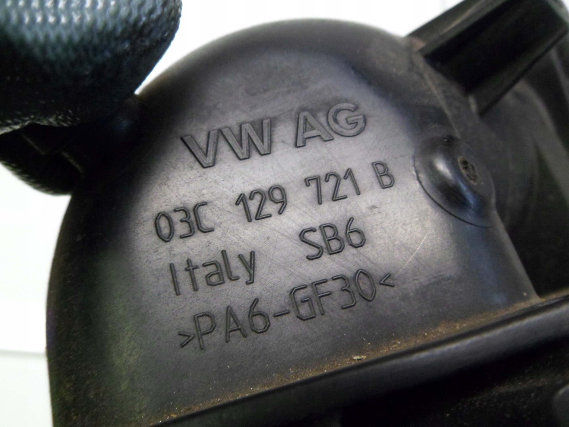 VW GOLF V 1.4TSI BLG pipe air PRZEPUSTNICY 03C129721B