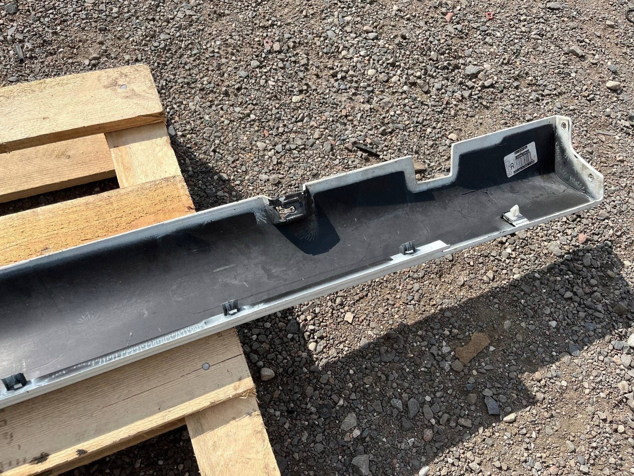 threshold right moulding cap threshold of the threshold right Dodge Charger 2015-2023