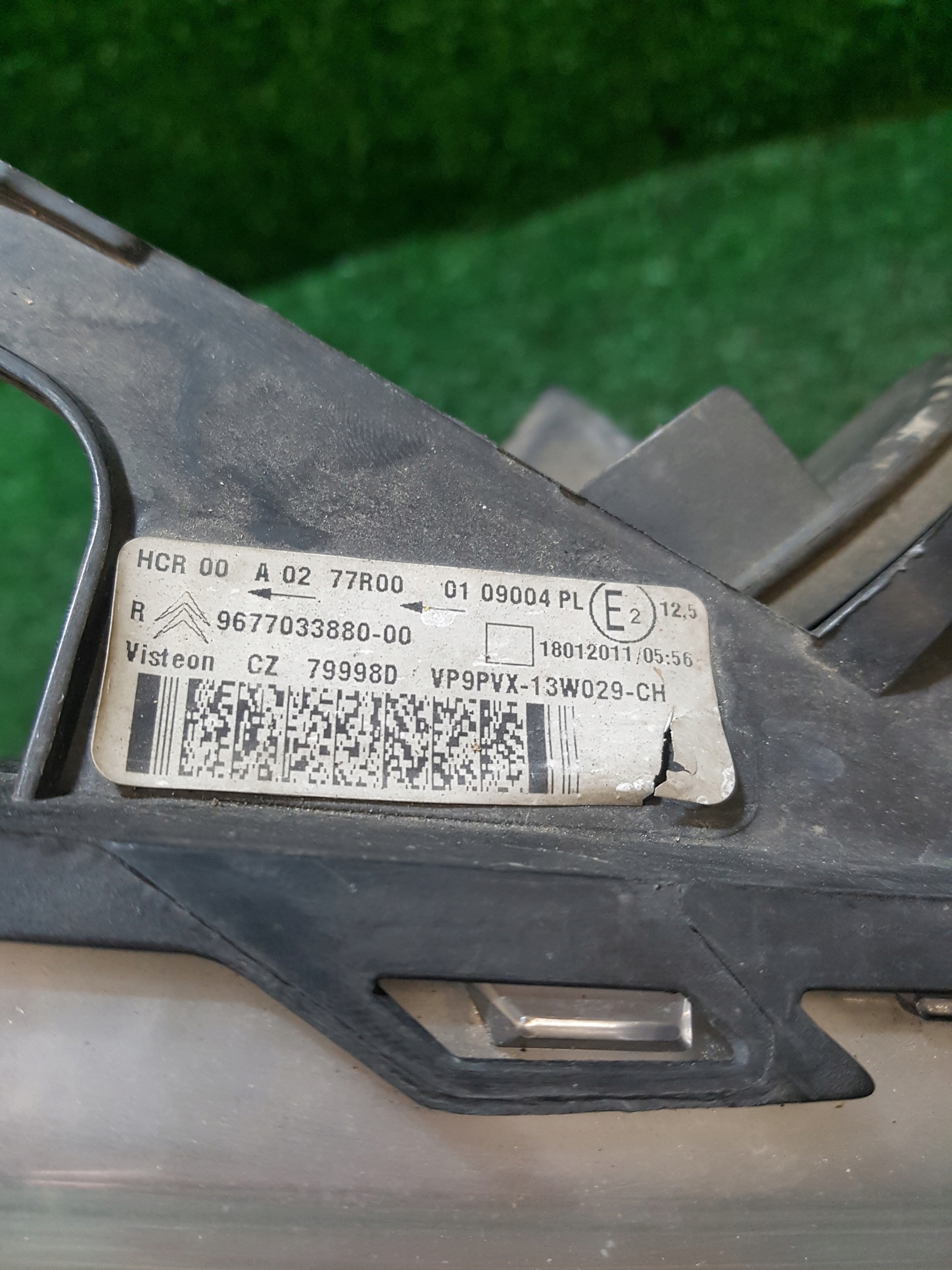 light right front CITROEN DS-3 9677033880 20-C257B