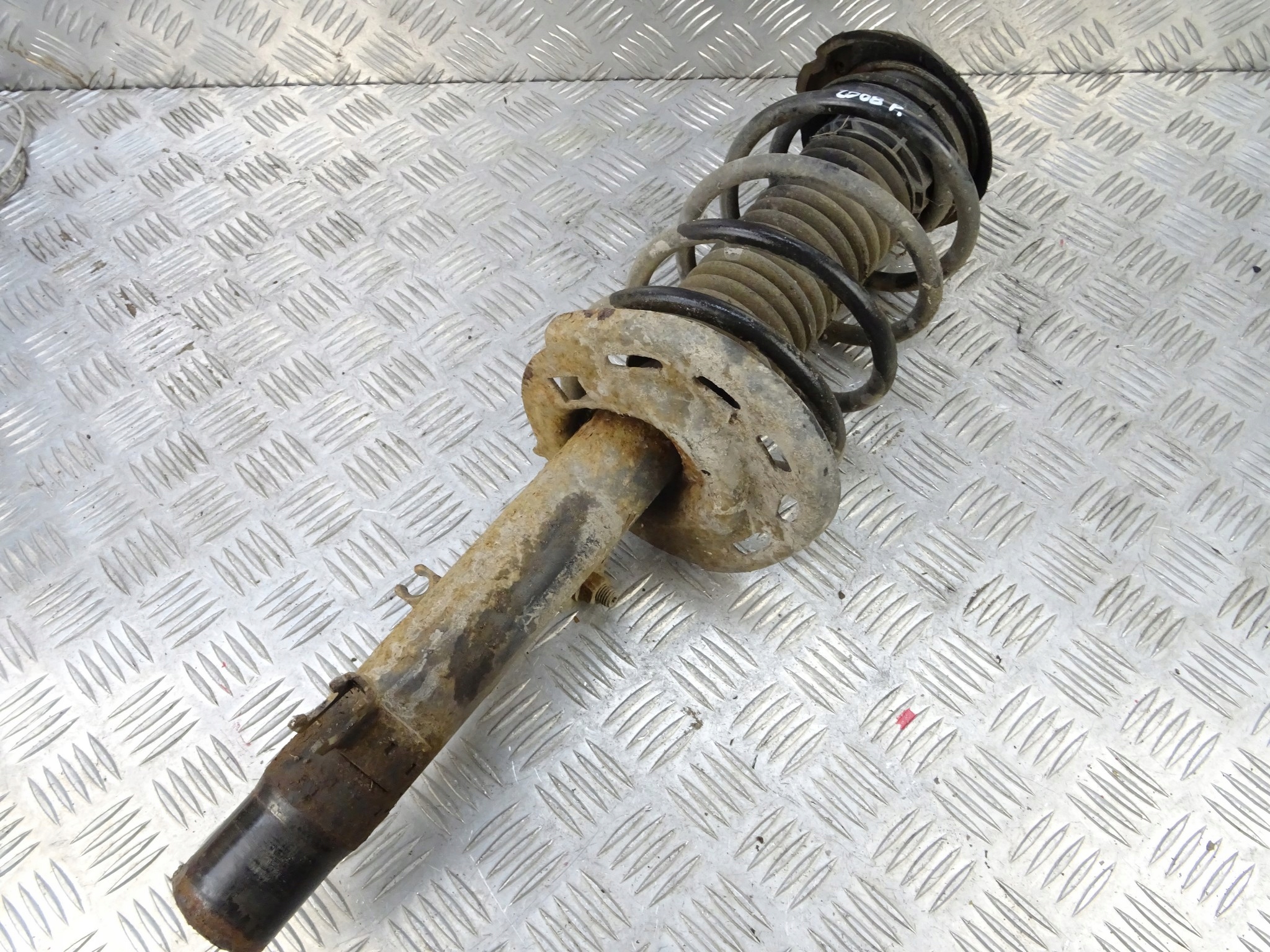 PEUGEOT 2008 shock absorber right front 1.2 VTI