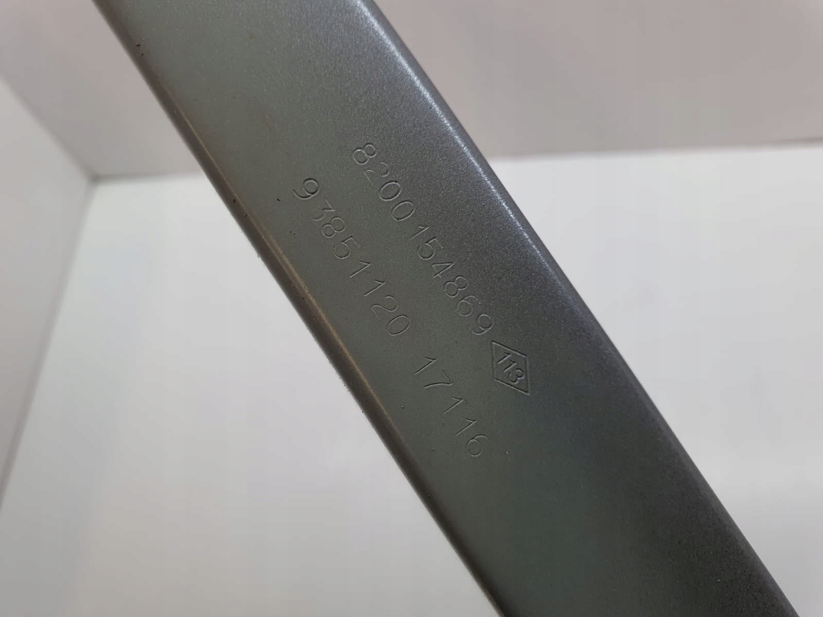 PROWADNICA DRZWI PRZESUWNYCH TRAFIC III VIVARO B Part number 8200154869