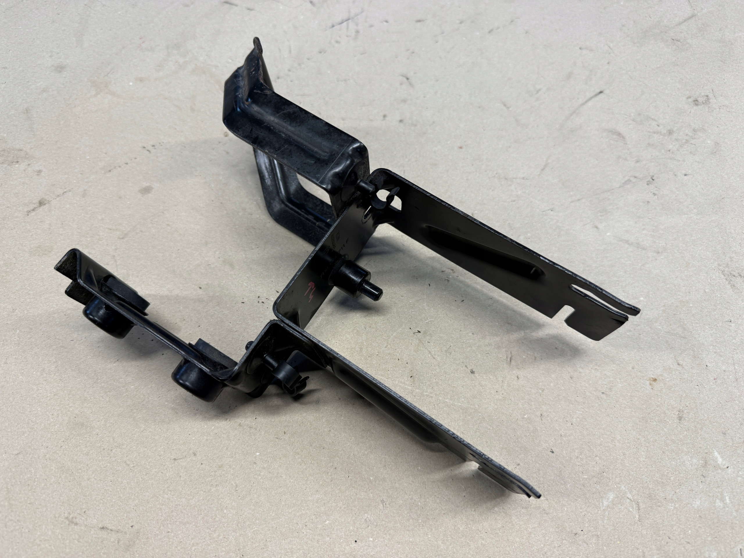 VW TRANSPORTER T4 LIFT bracket holder POMPY ABS 7D0614711F