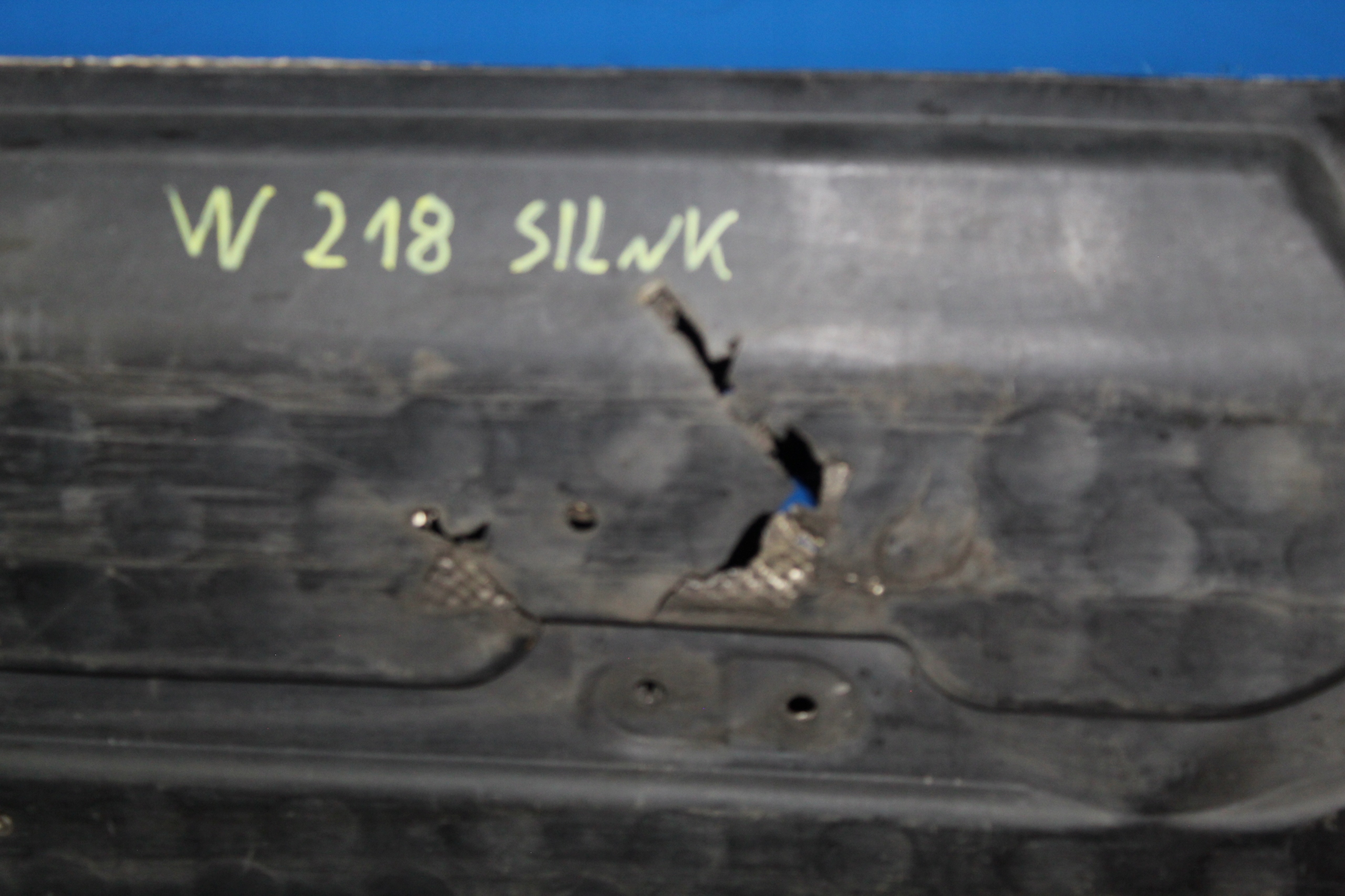 MERCEDES CLS W218 cover floor below engine cover