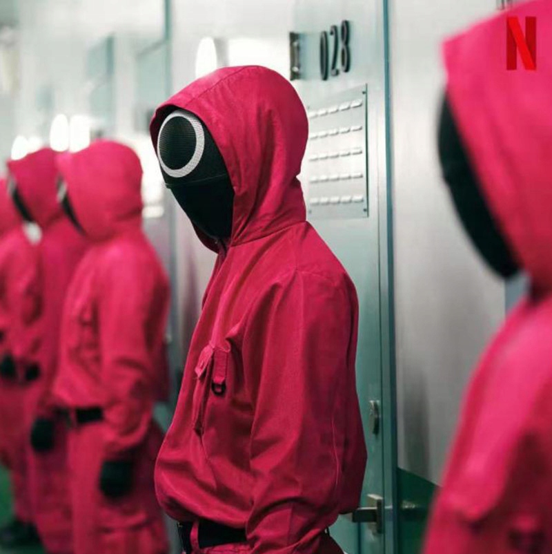 PRZEBRANIE SQUID GAME STRAŻNIK CZERWONY STRÓJ Rozmiar M